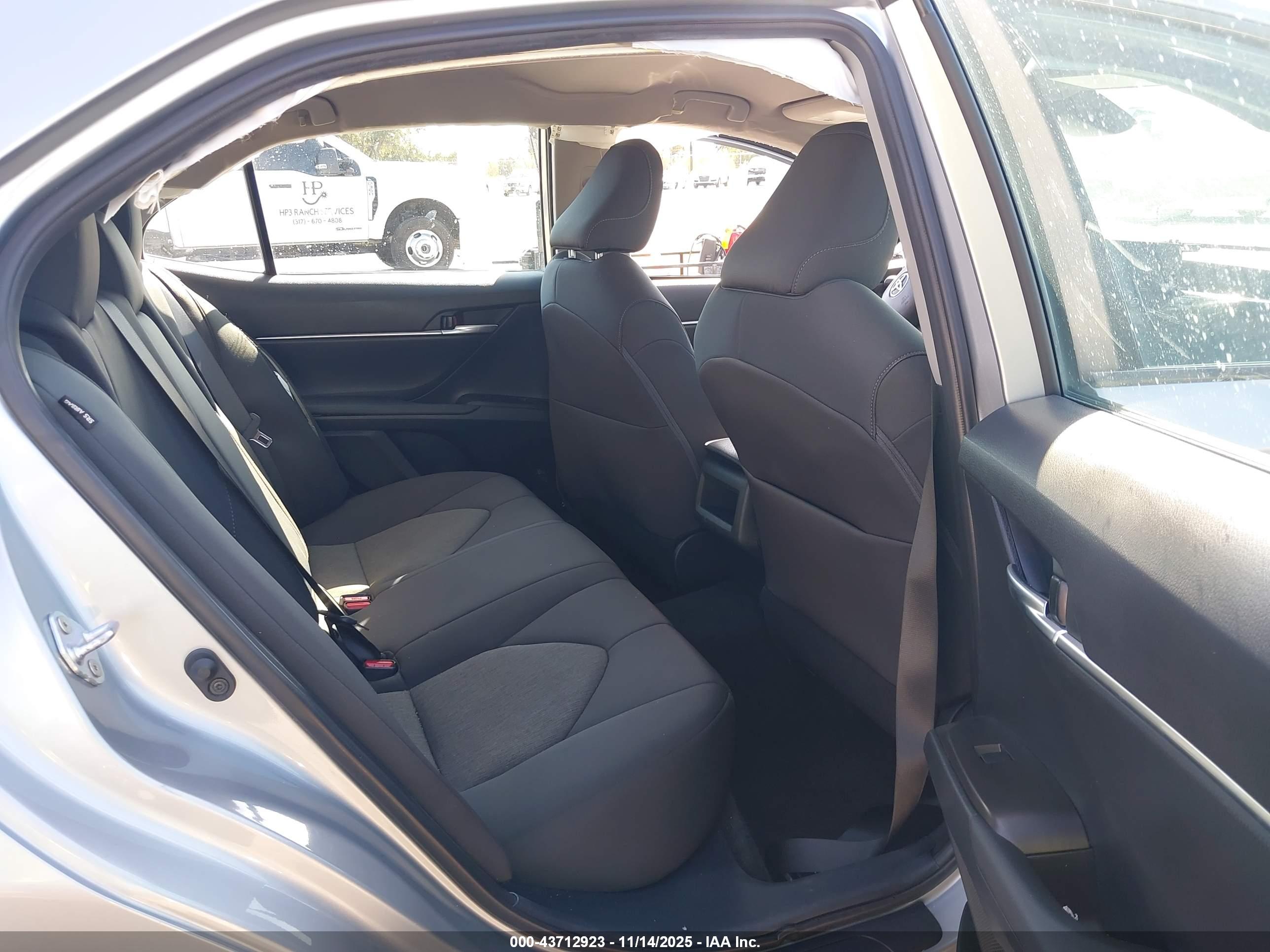 TOYOTA CAMRY image 8