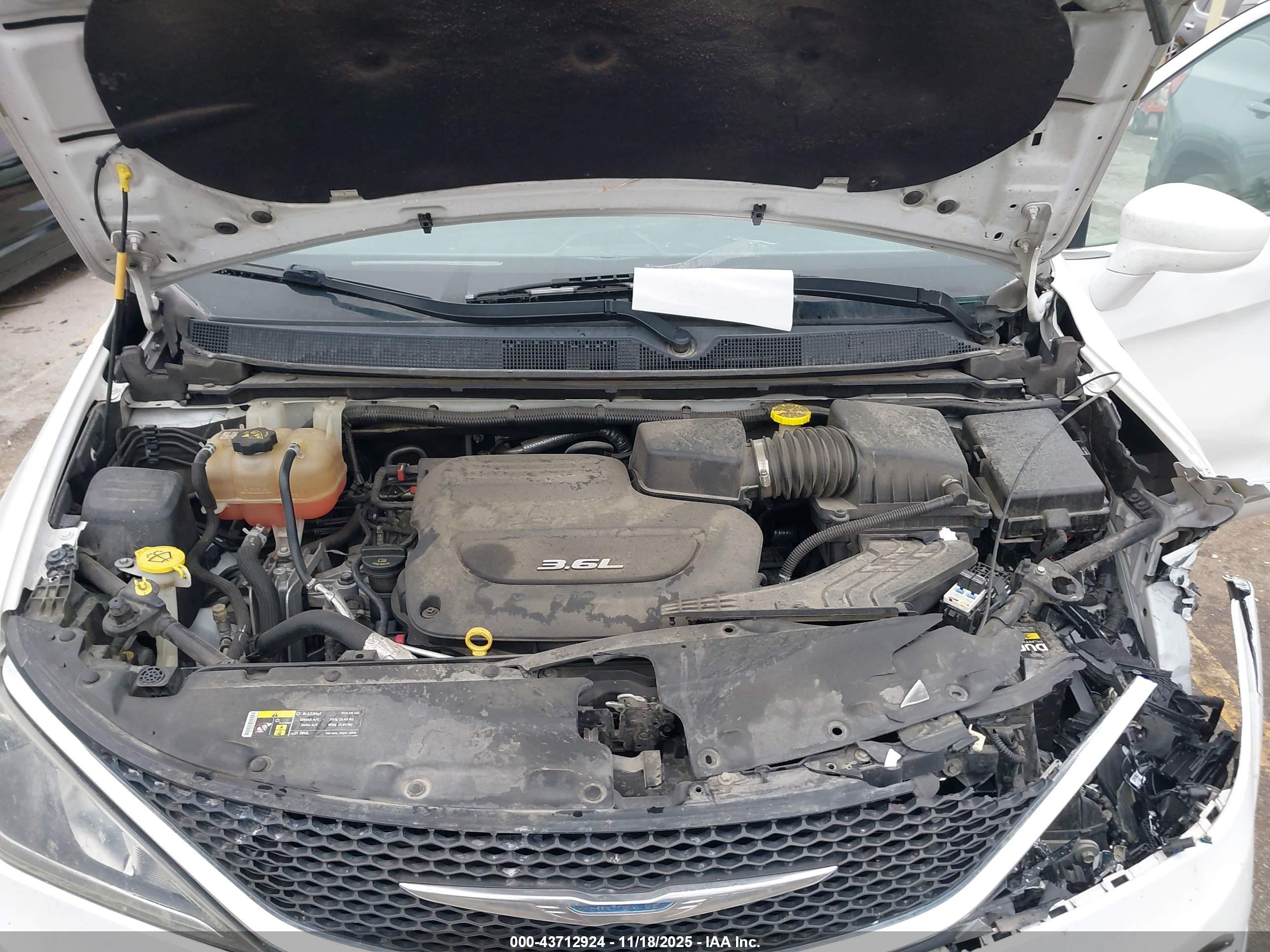 CHRYSLER PACIFICA image 10