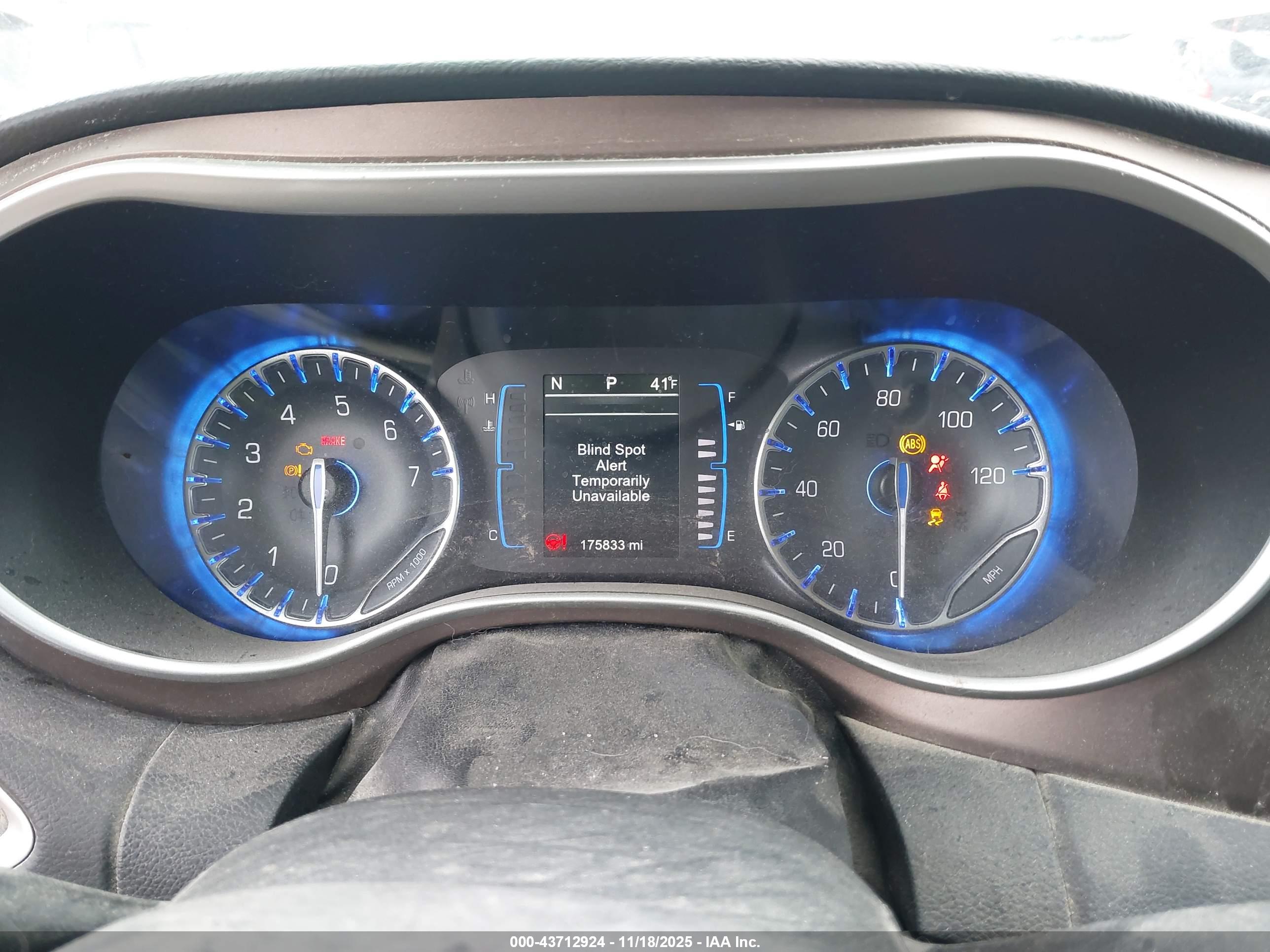 CHRYSLER PACIFICA image 7