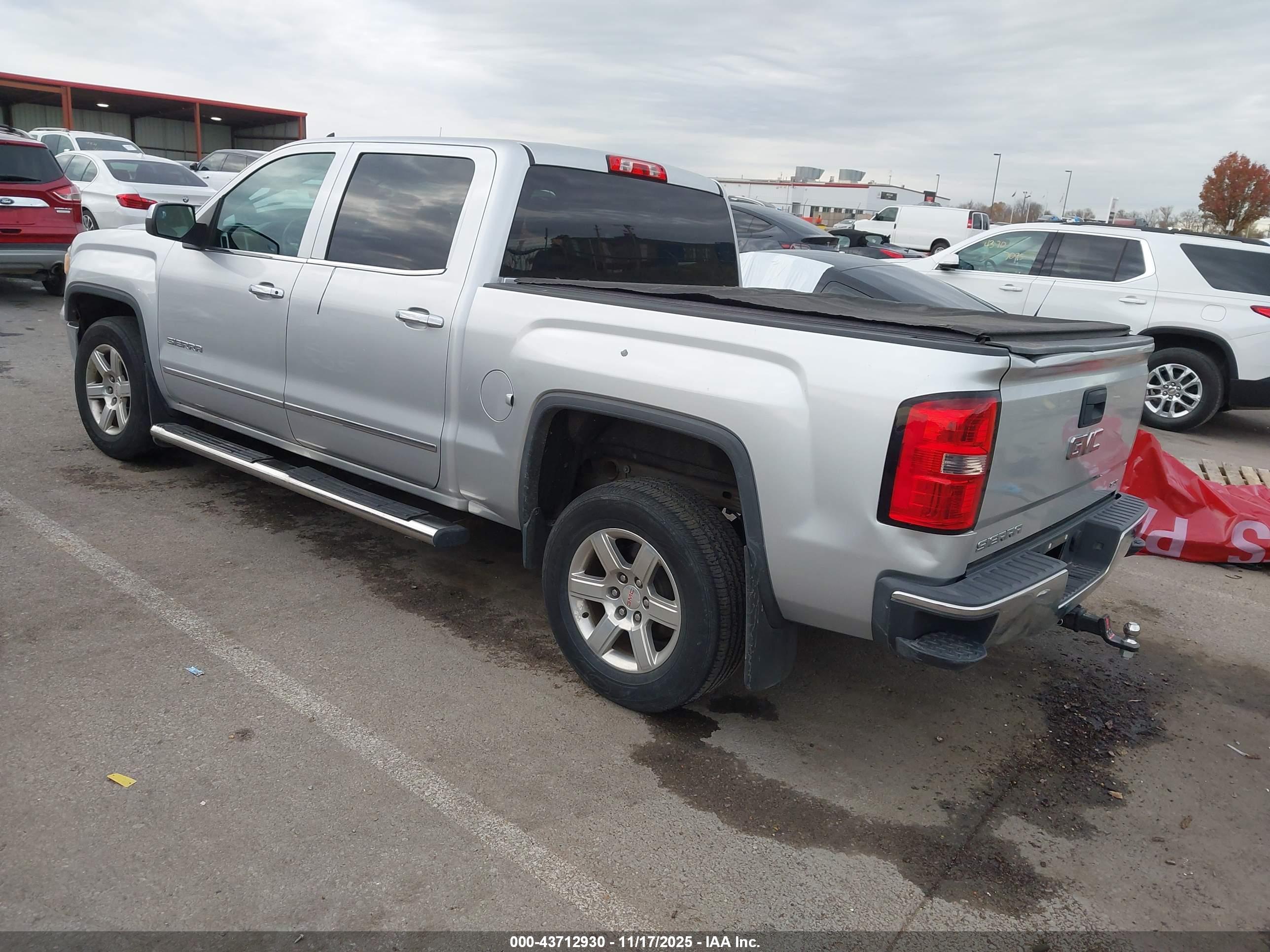 GMC SIERRA image 3