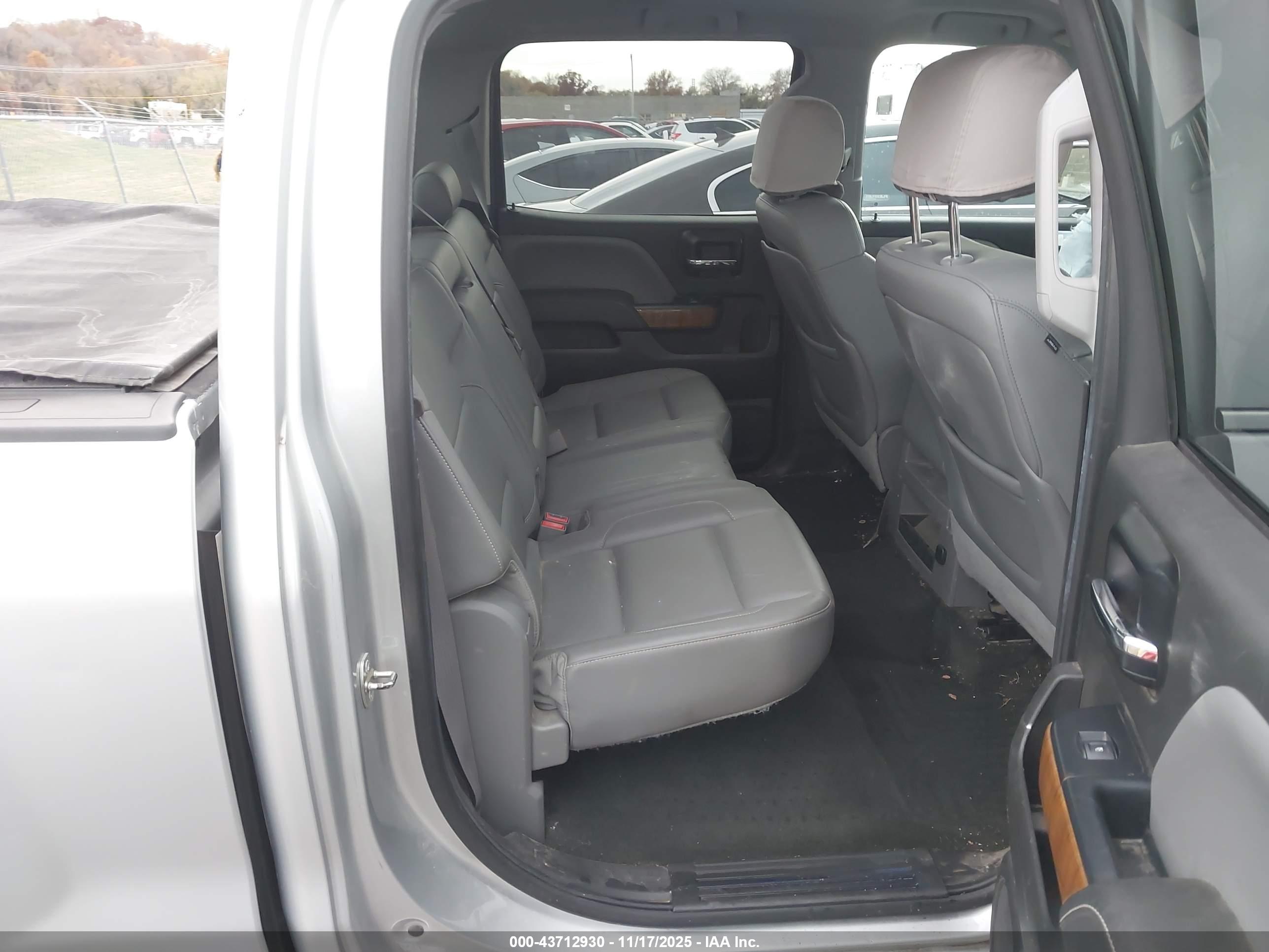 GMC SIERRA image 8