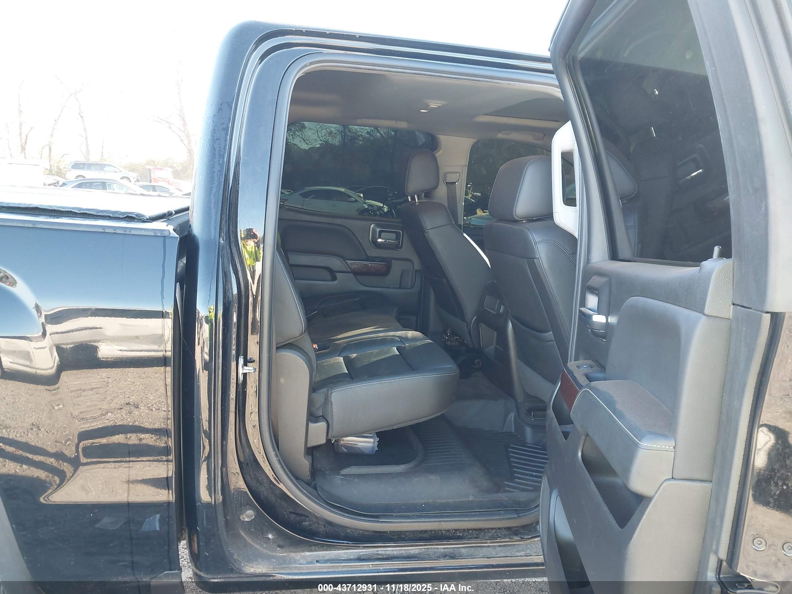 GMC SIERRA image 8