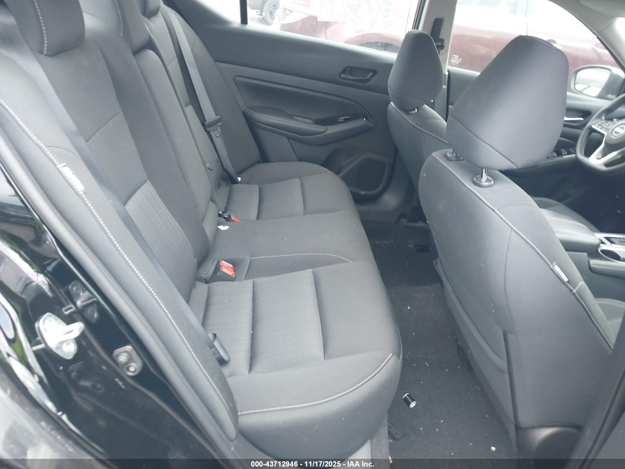 NISSAN ALTIMA image 8