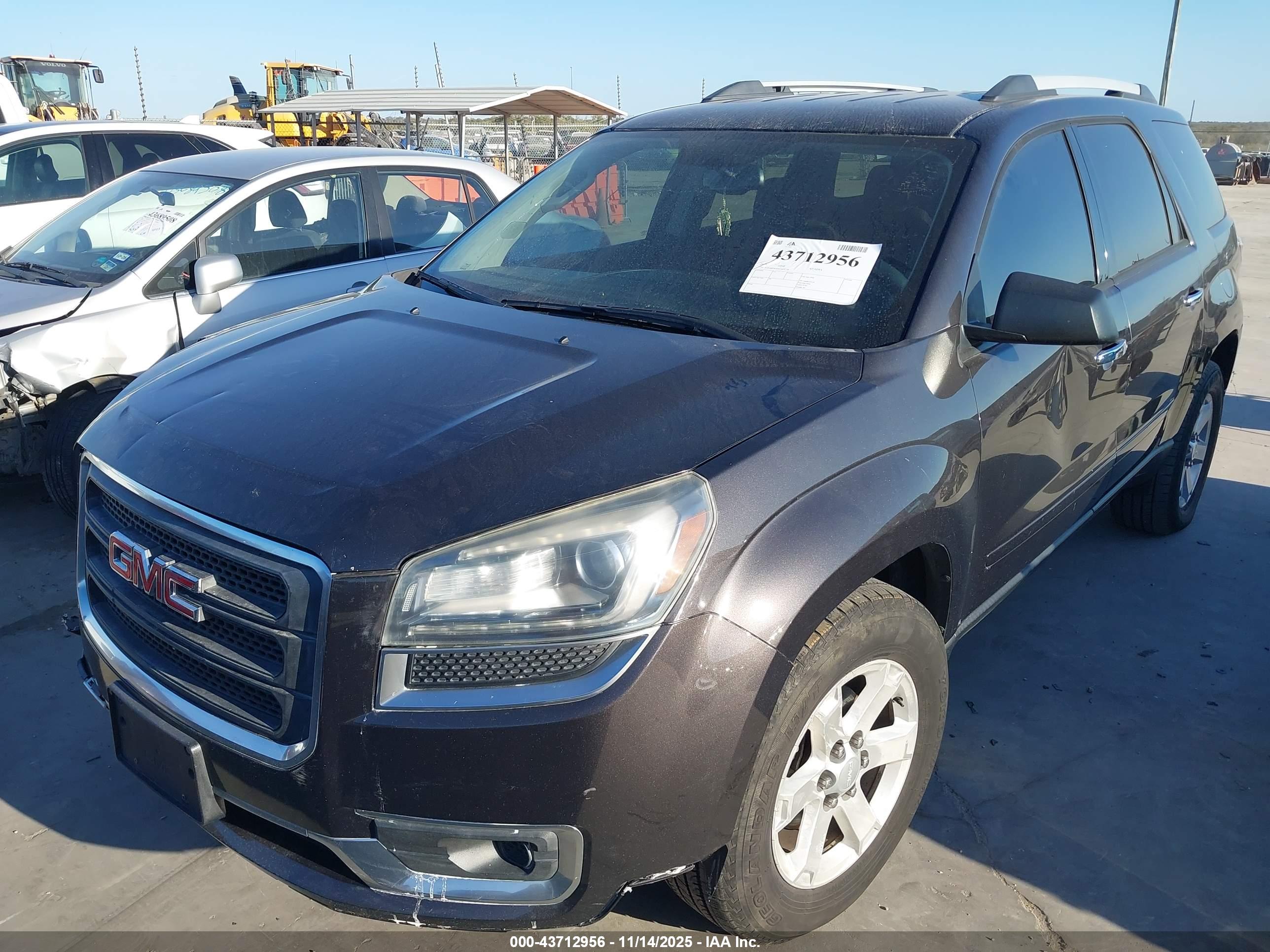 GMC ACADIA image 2