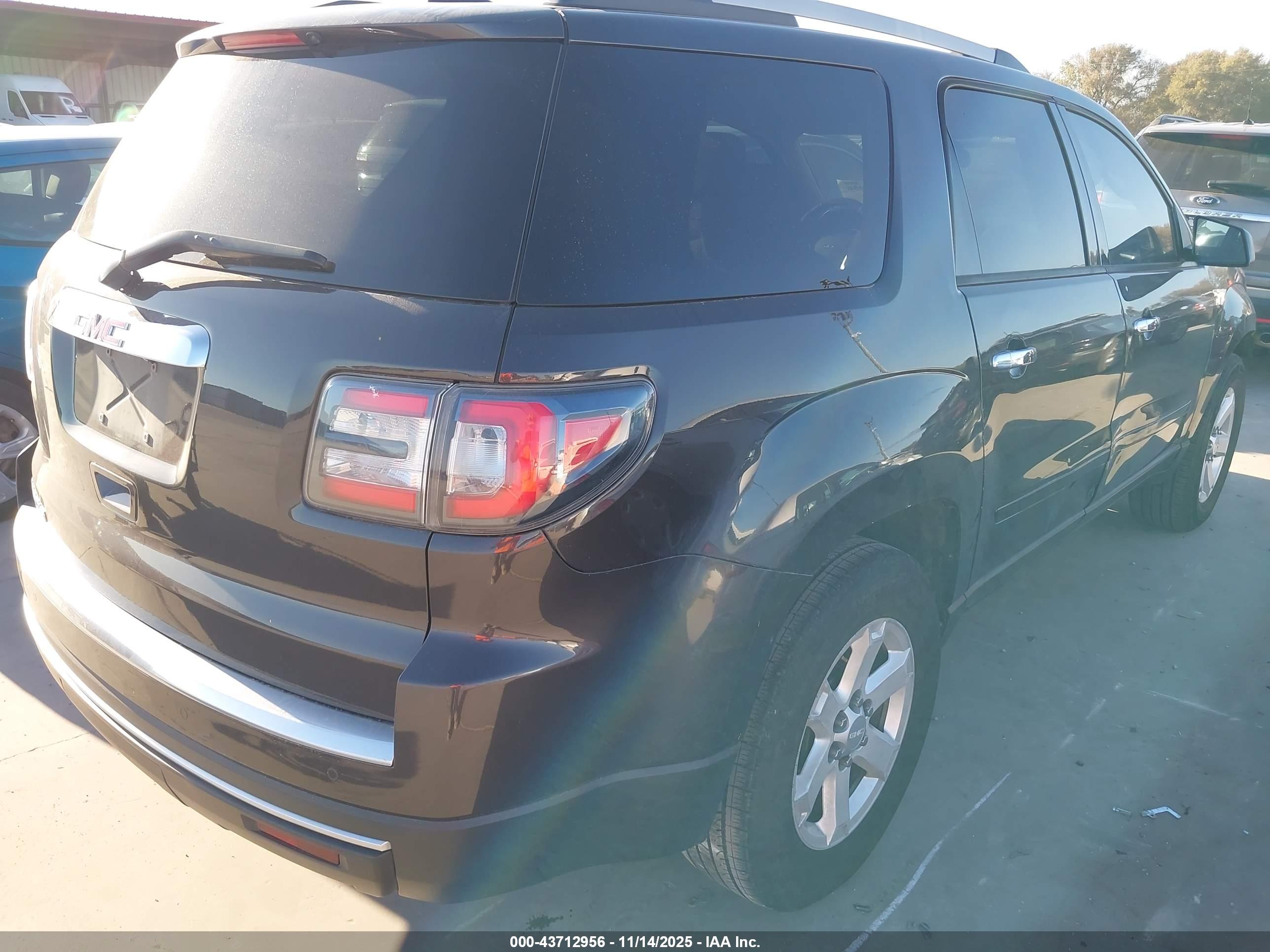 GMC ACADIA image 4
