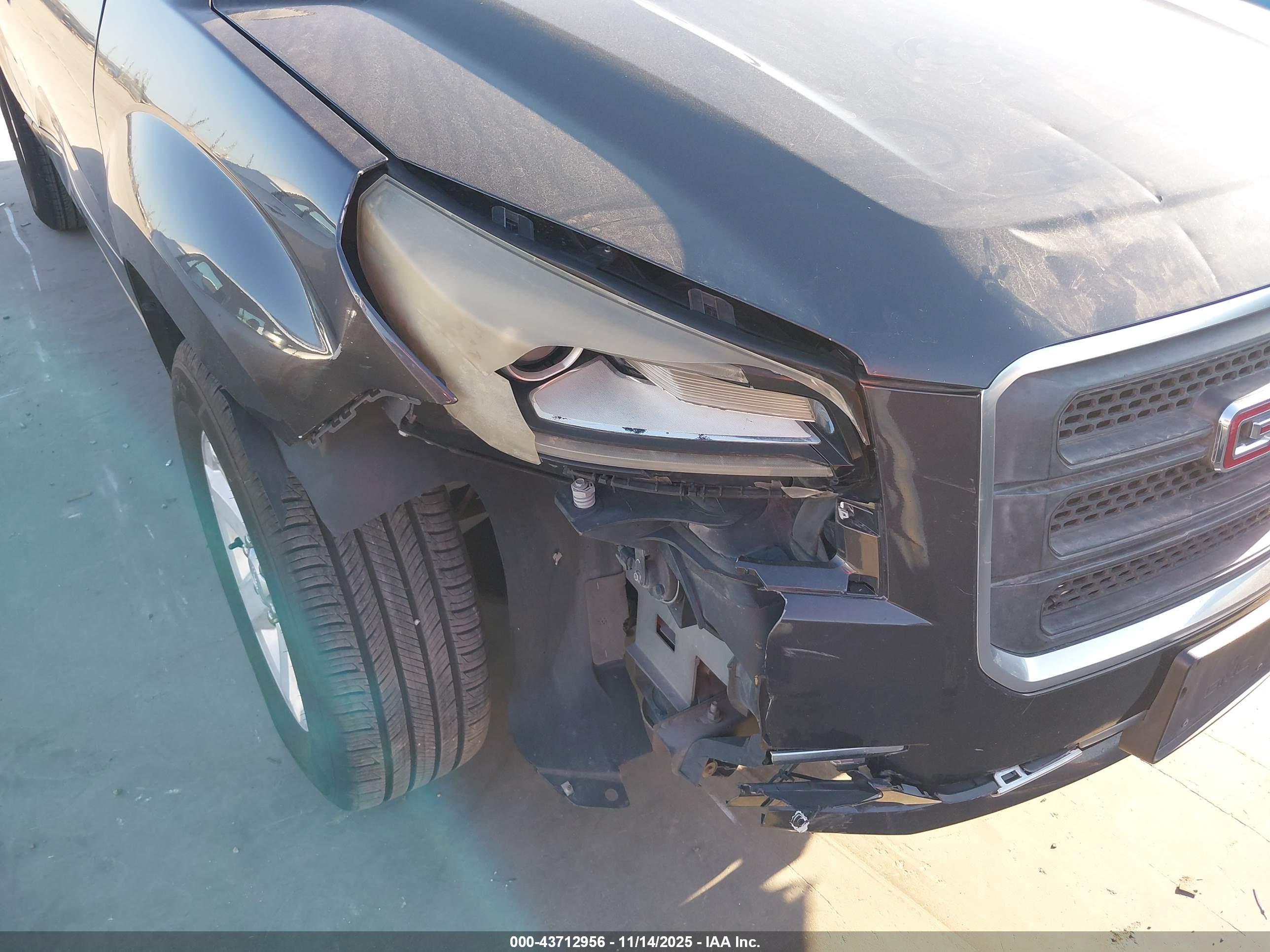 GMC ACADIA image 6