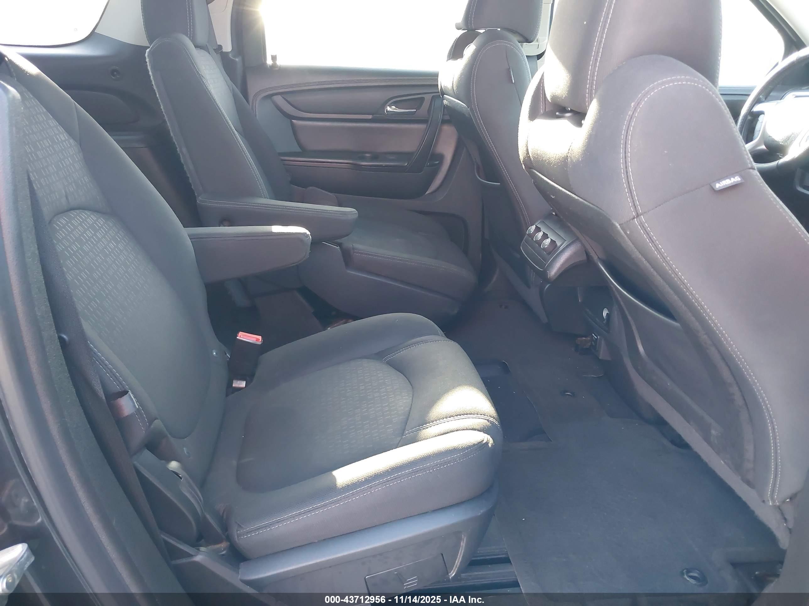 GMC ACADIA image 8