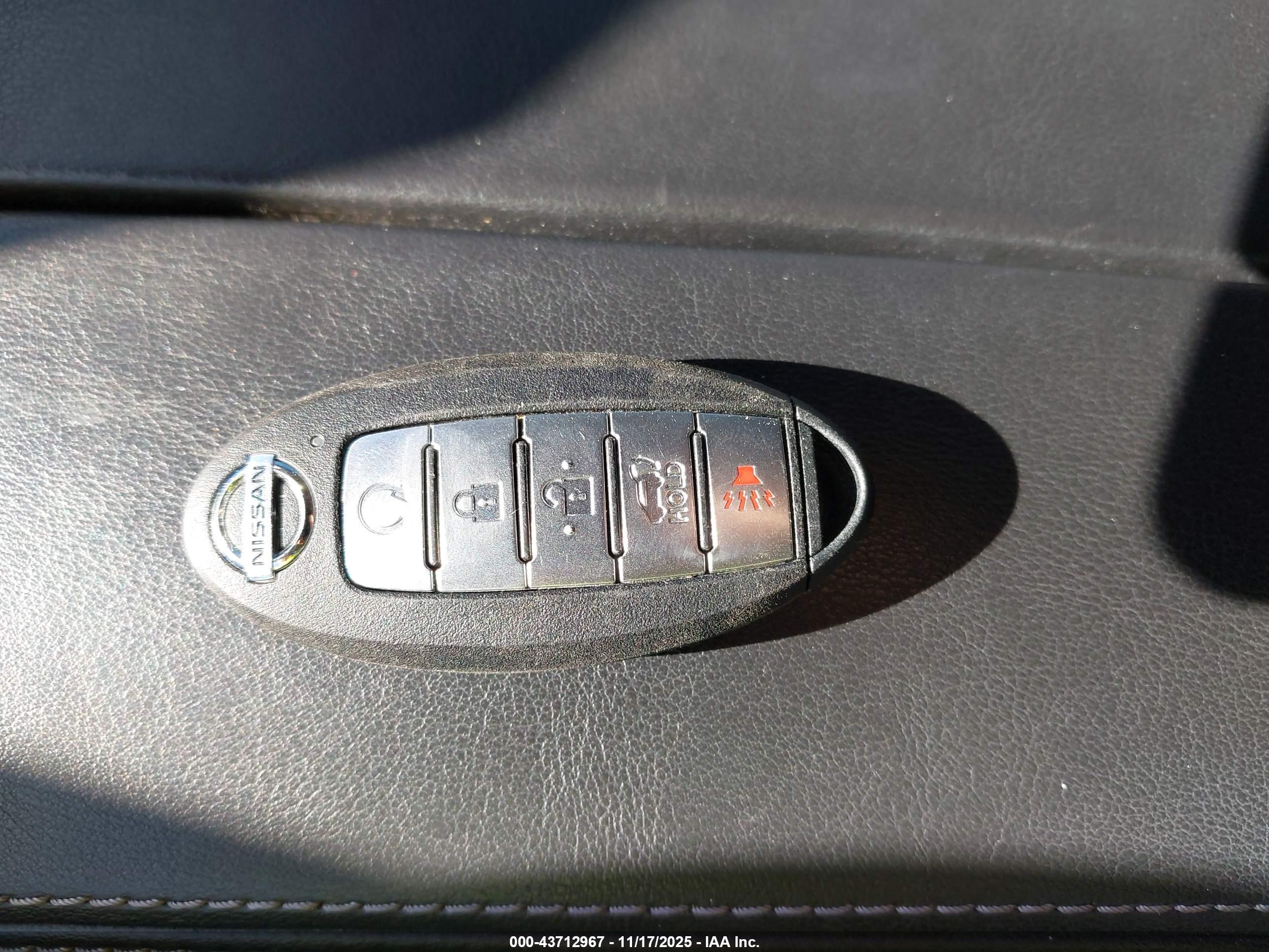 NISSAN ROGUE image 11