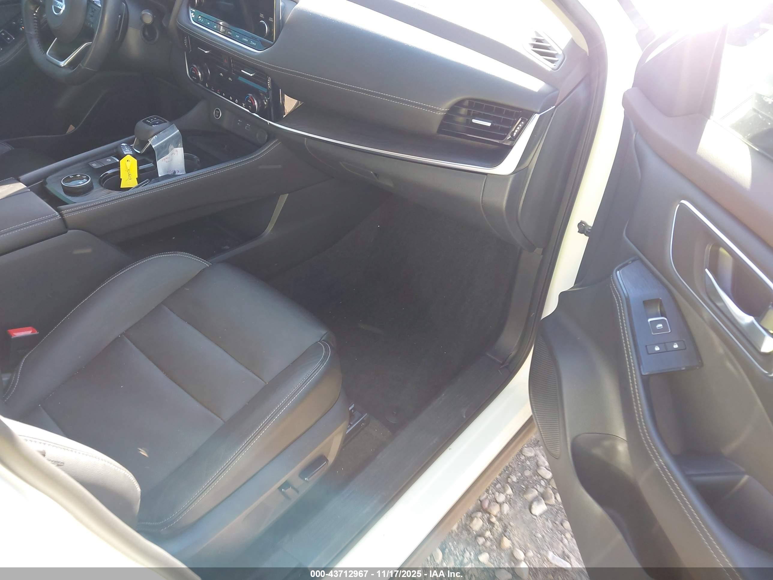 NISSAN ROGUE image 5