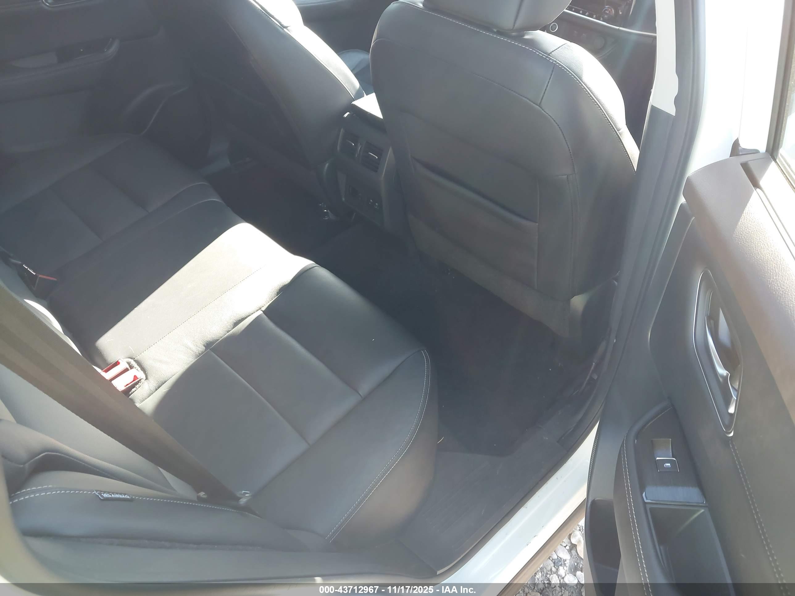 NISSAN ROGUE image 8