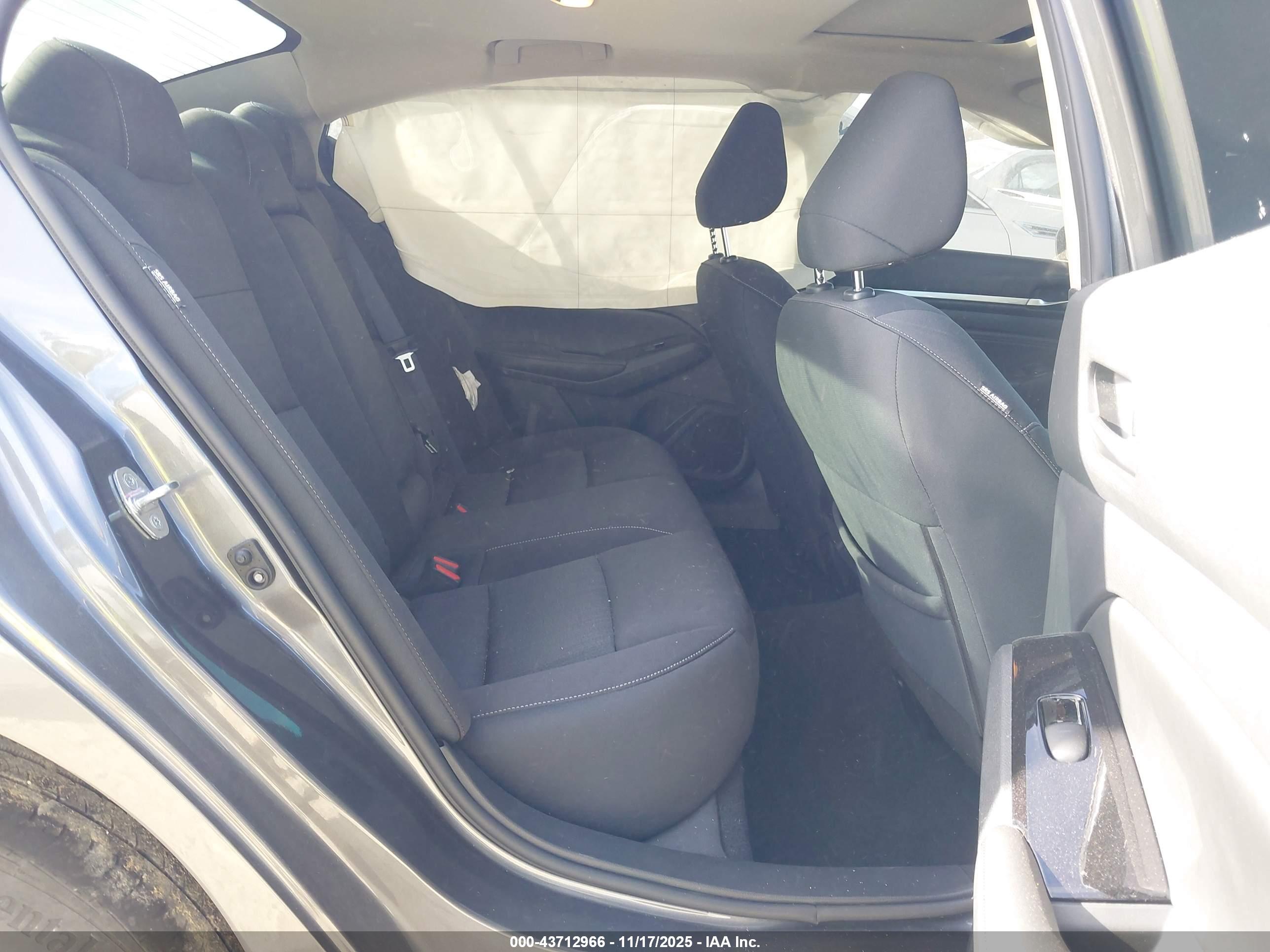 NISSAN ALTIMA image 8