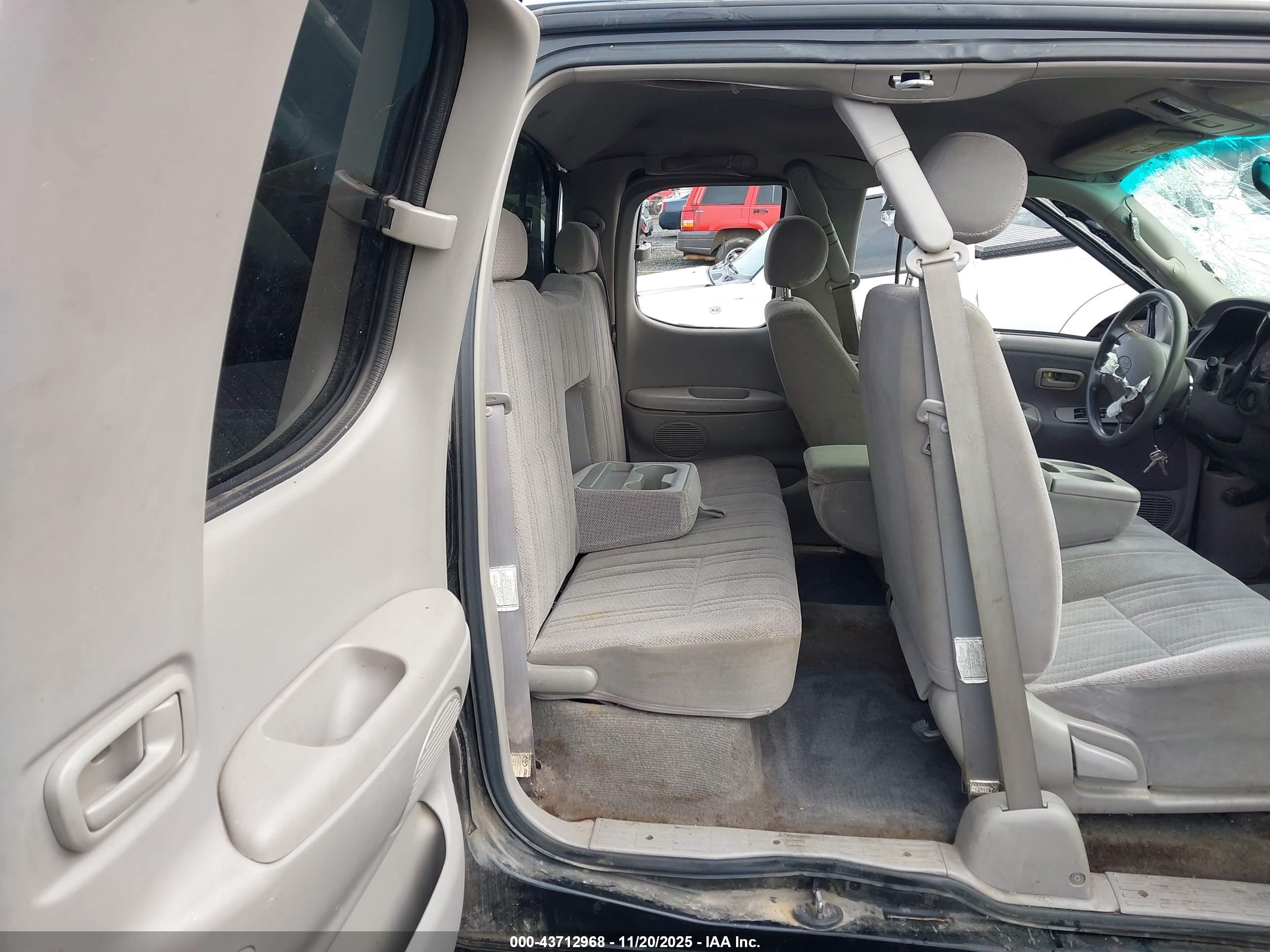 TOYOTA TUNDRA image 8