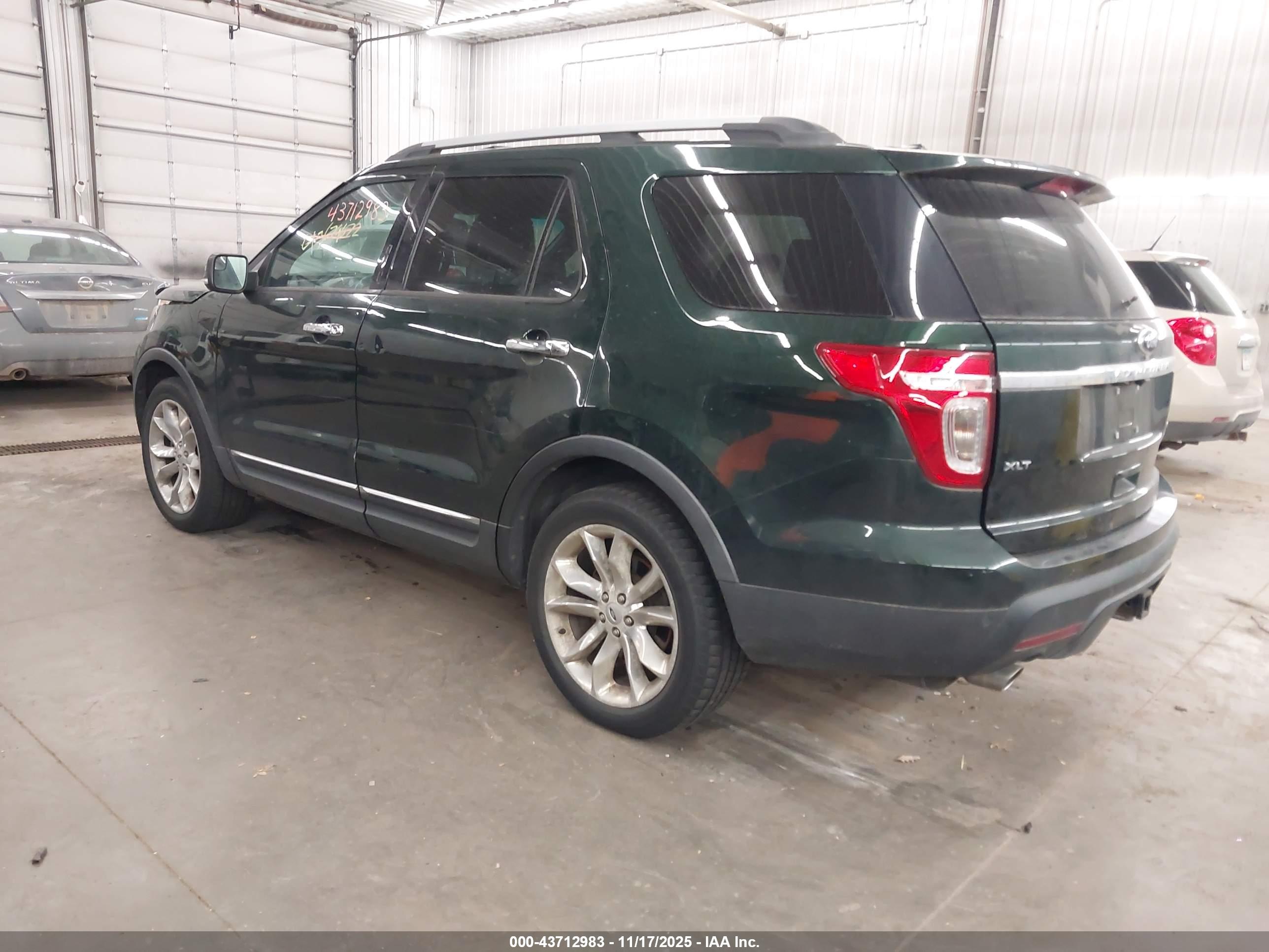 FORD EXPLORER image 3