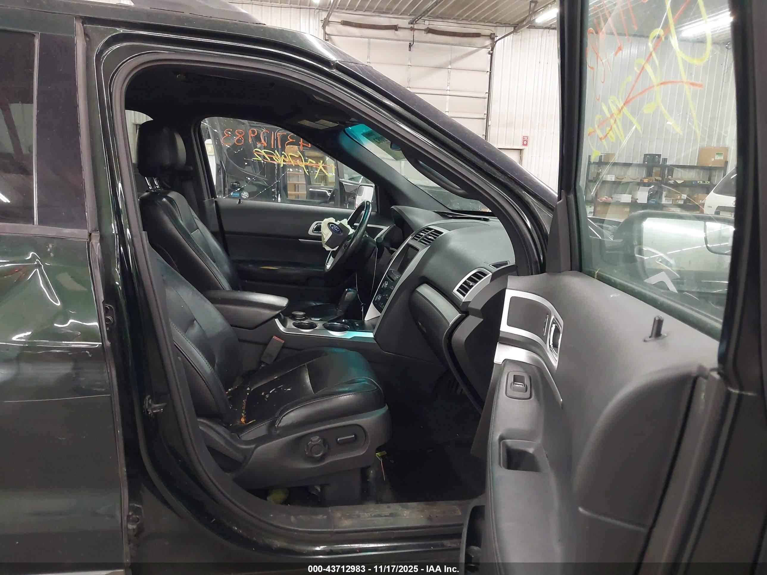 FORD EXPLORER image 5