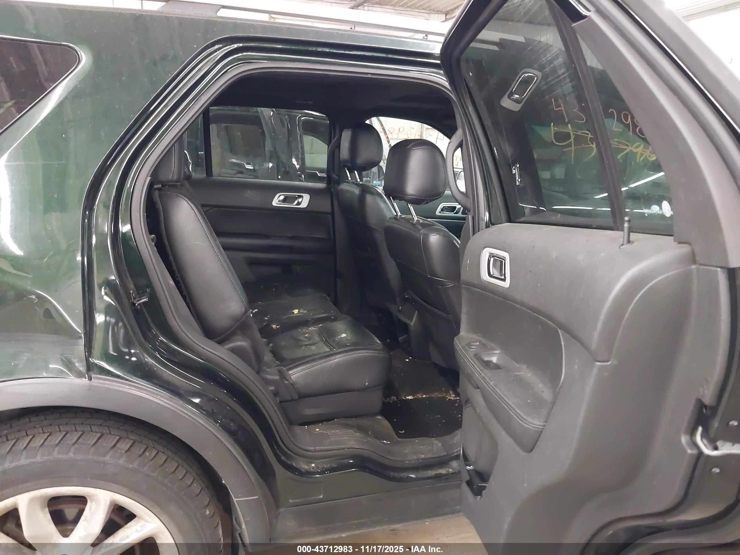 FORD EXPLORER image 8