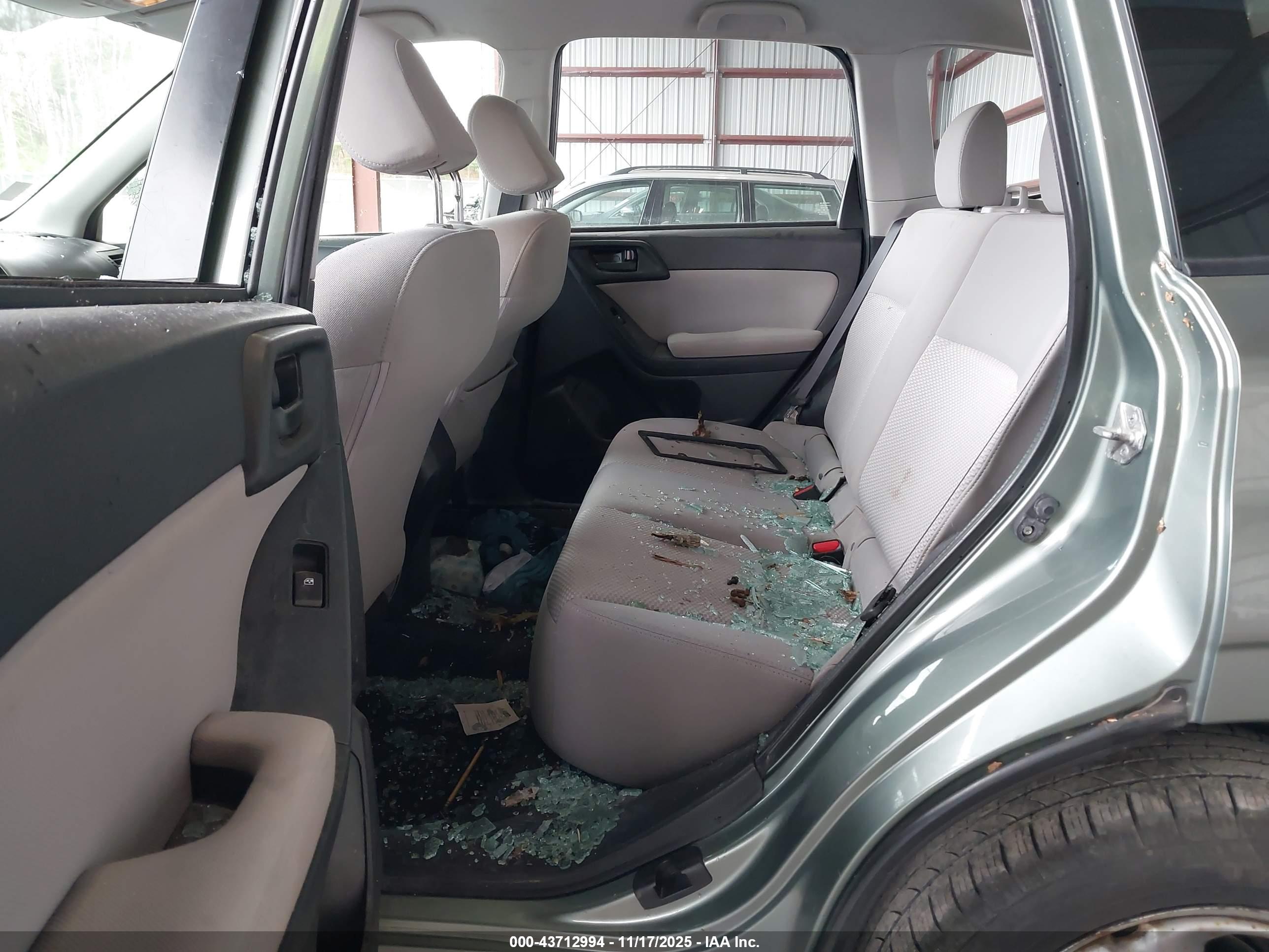 SUBARU FORESTER image 8
