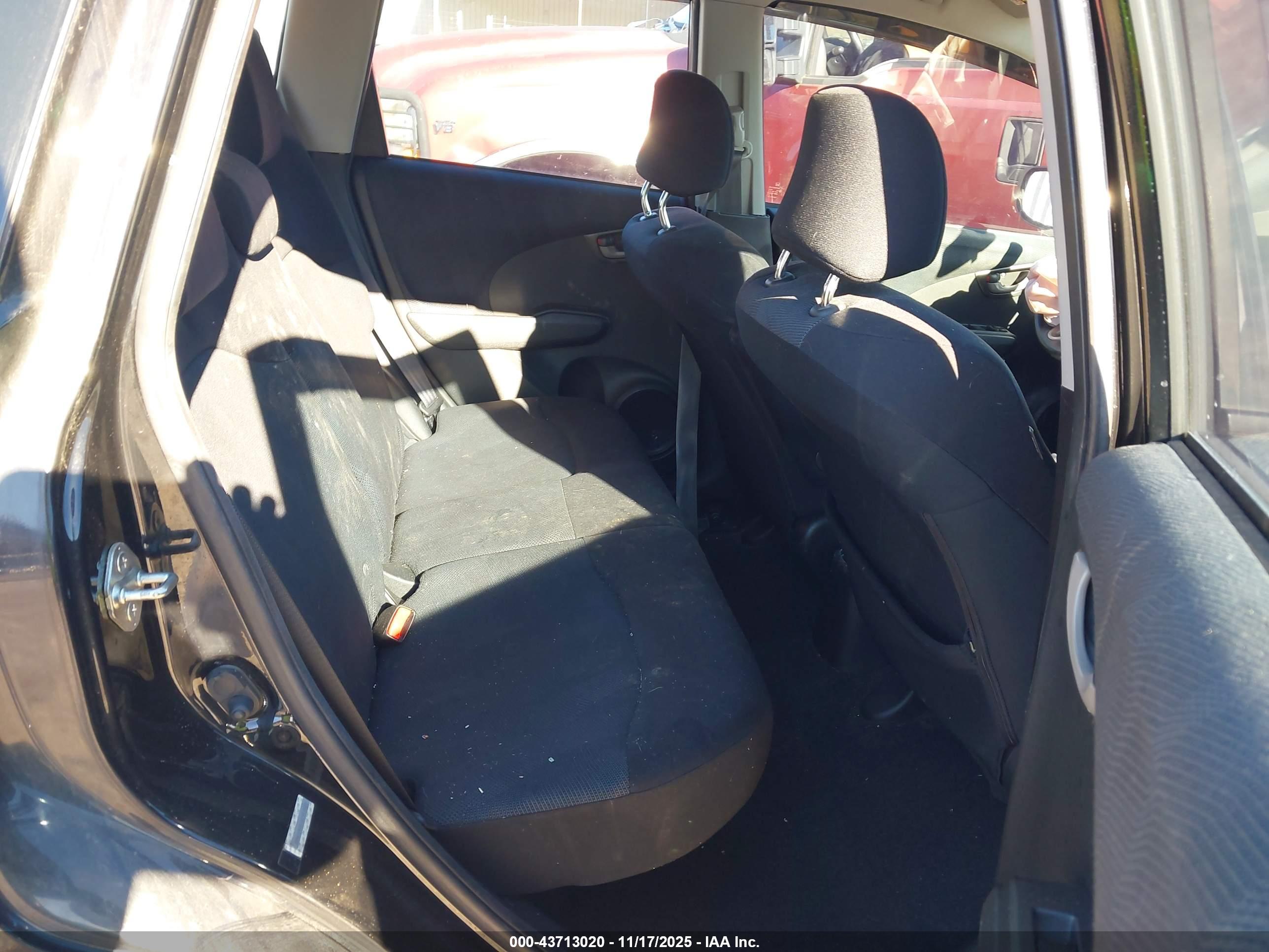 HONDA FIT image 8