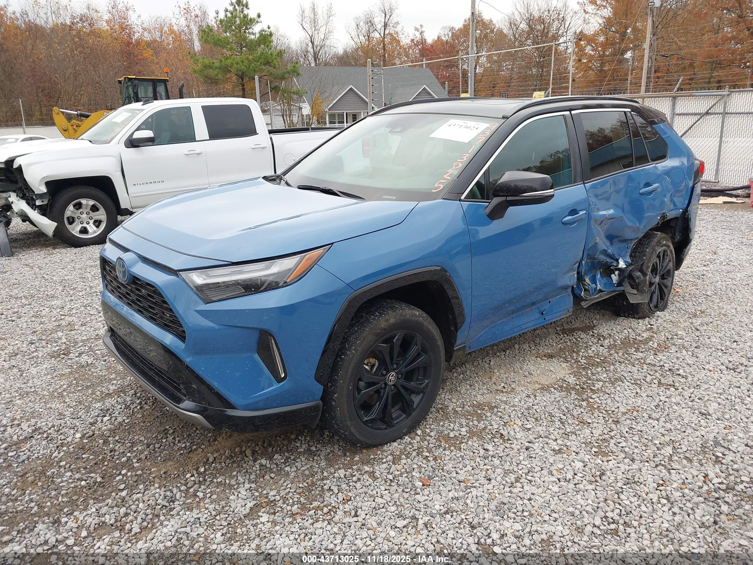 TOYOTA RAV4 image 2