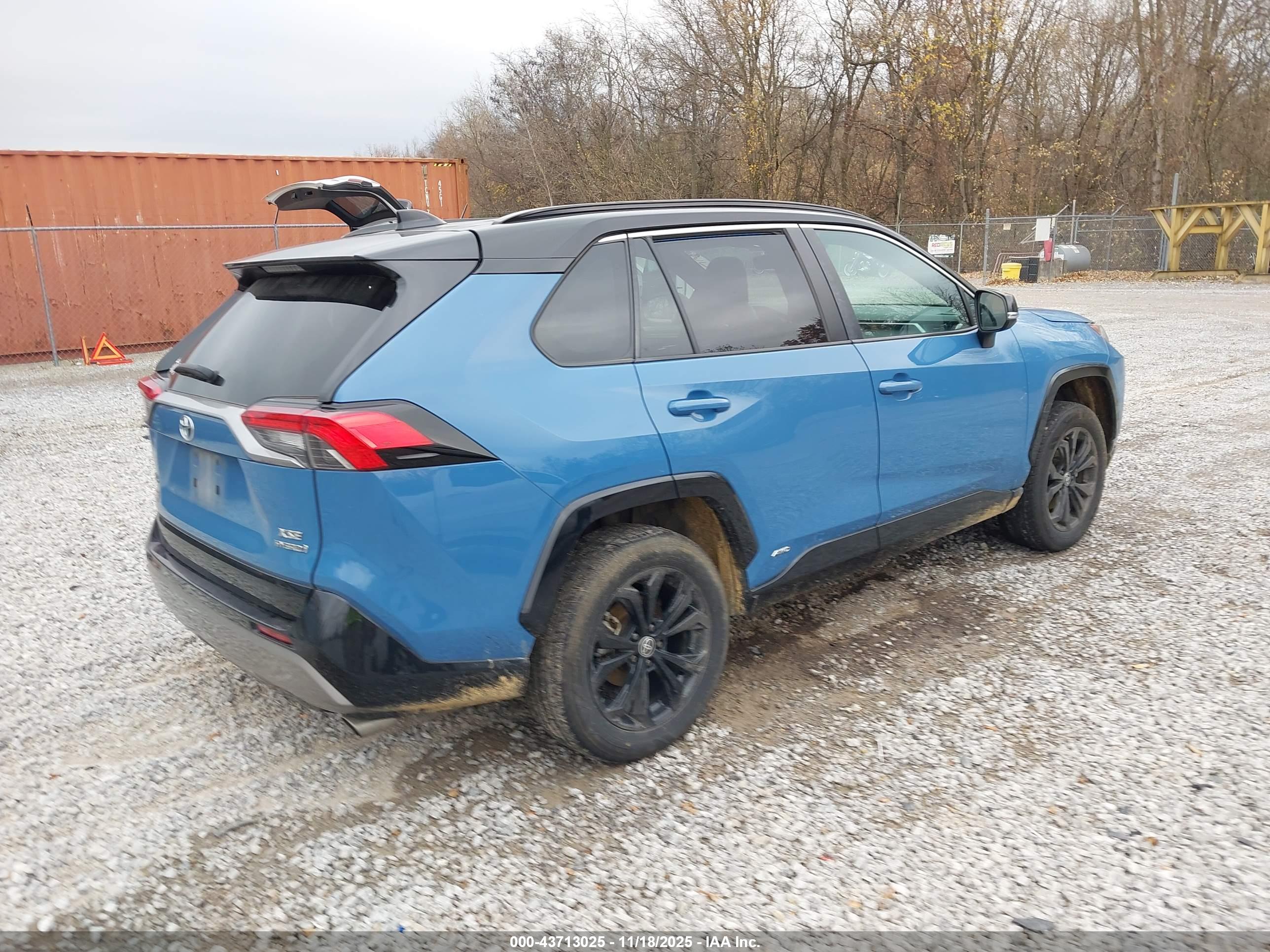 TOYOTA RAV4 image 4