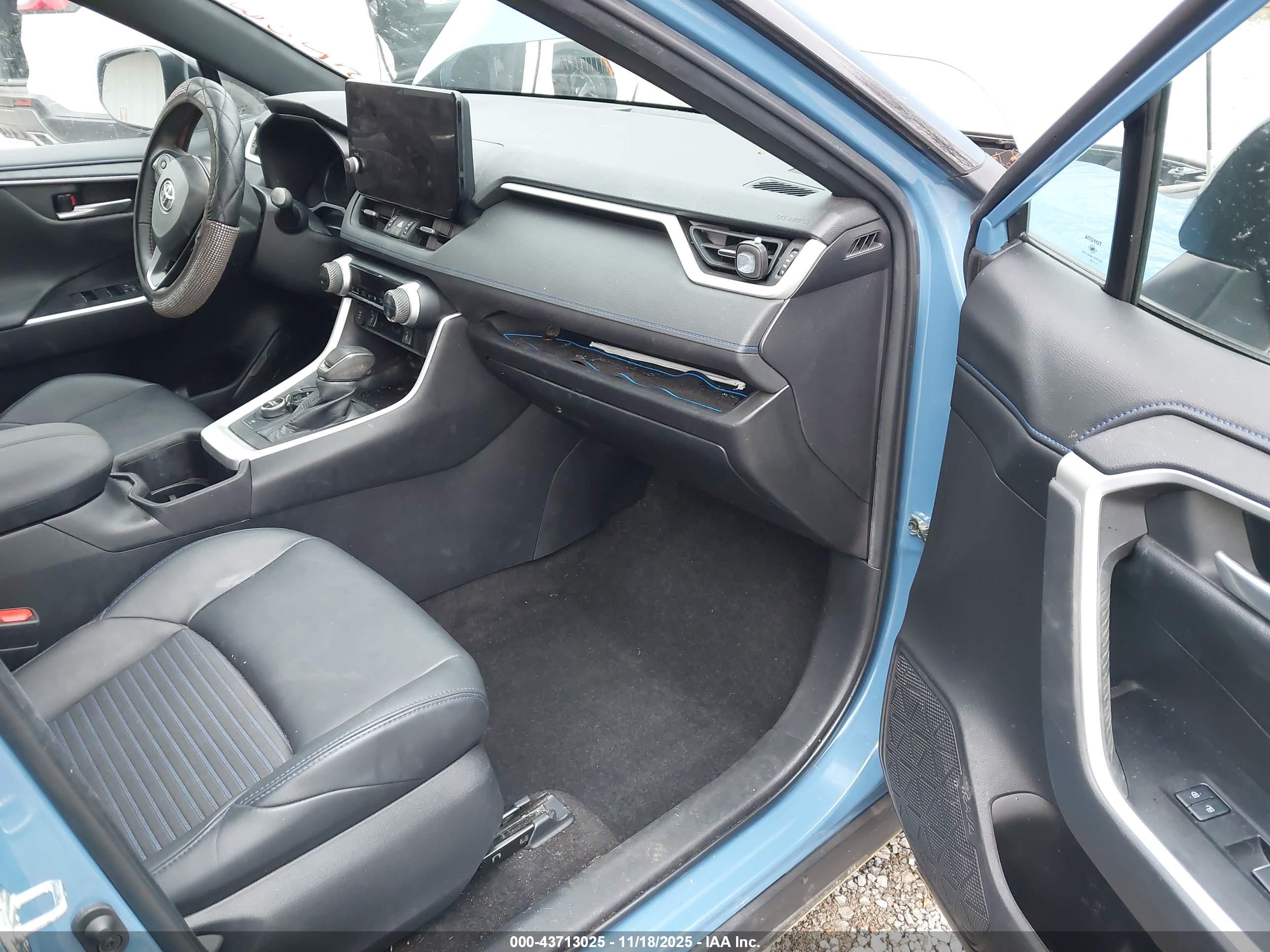 TOYOTA RAV4 image 5