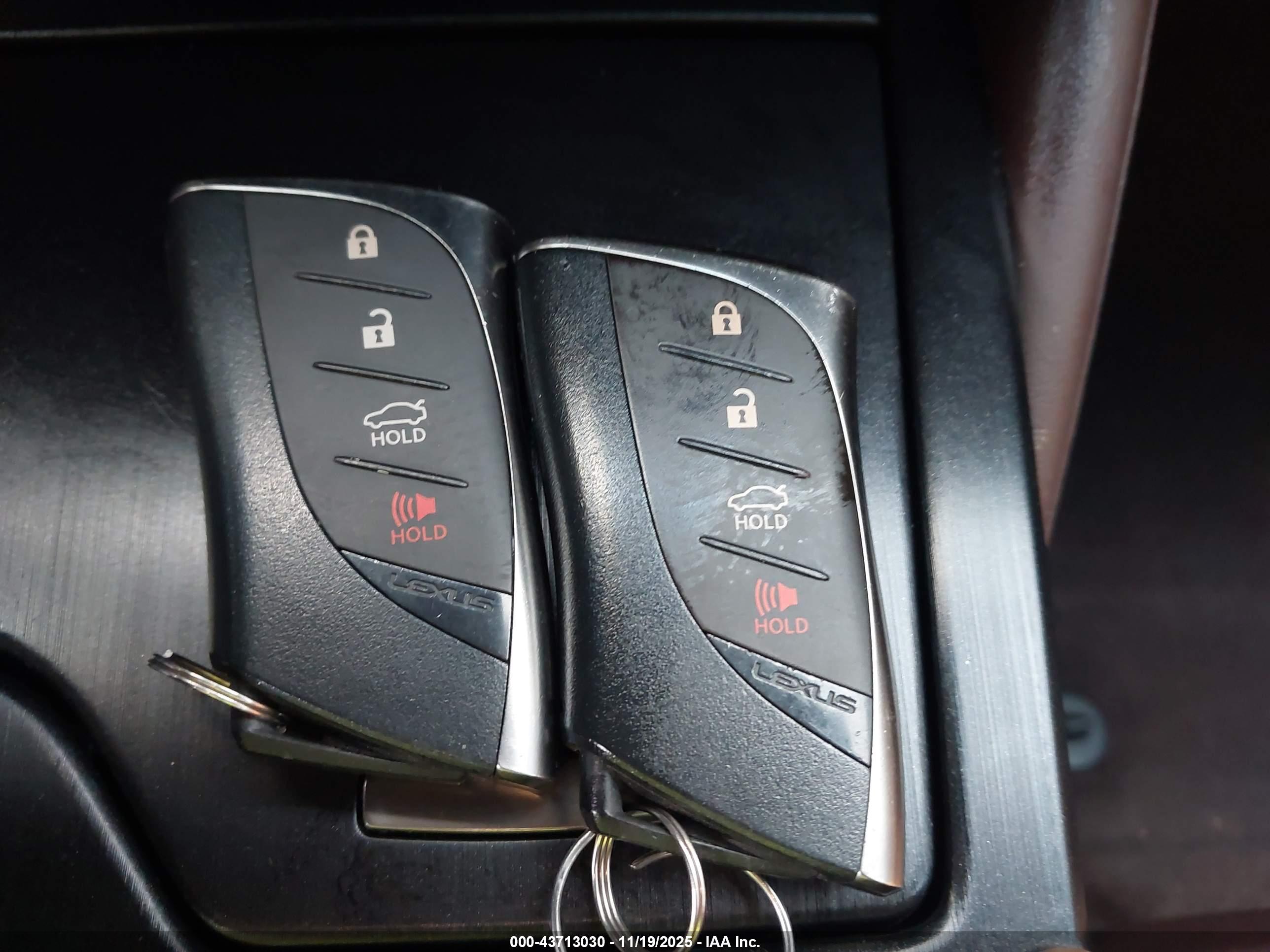 LEXUS ES image 11