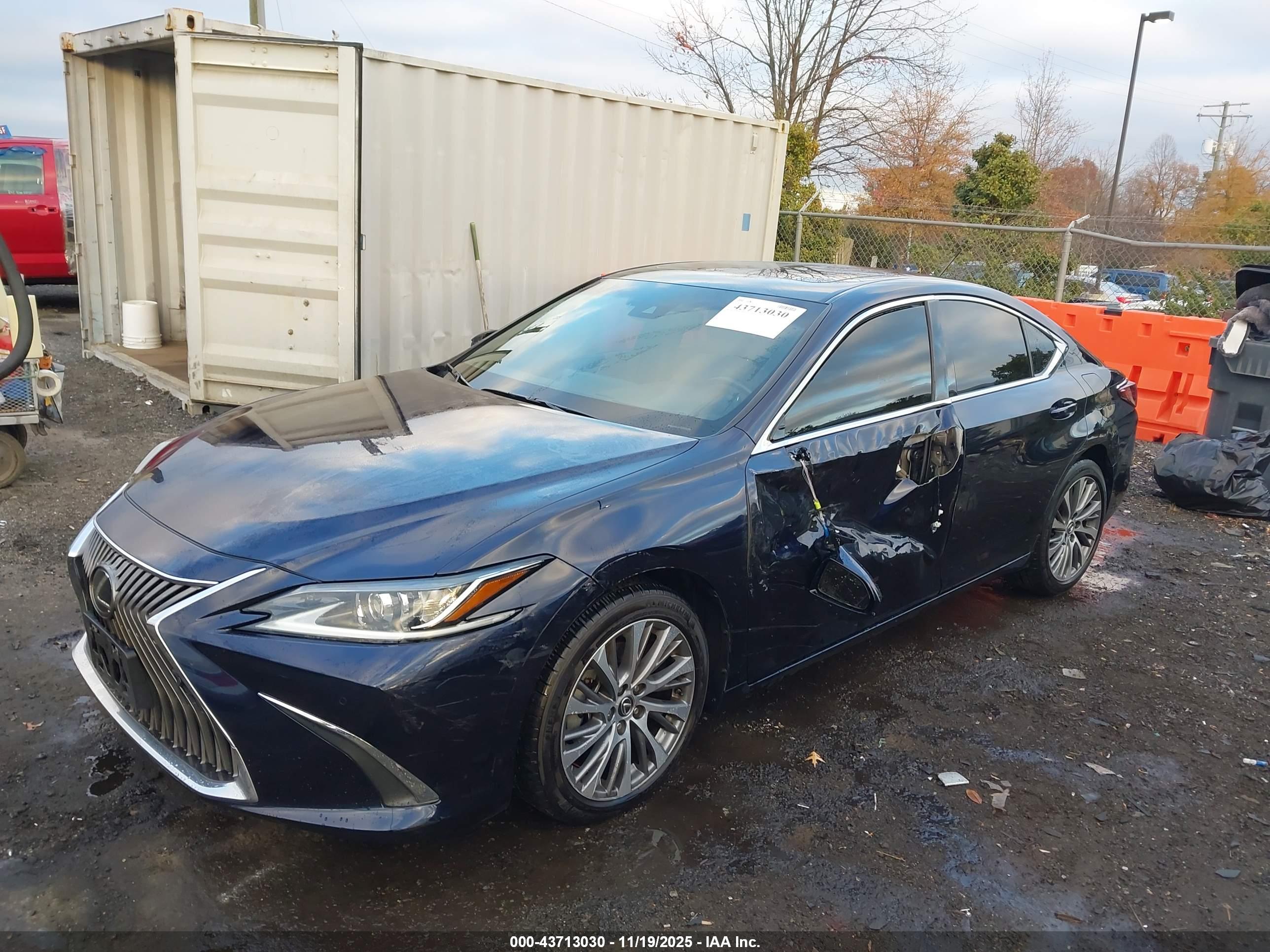 LEXUS ES image 2