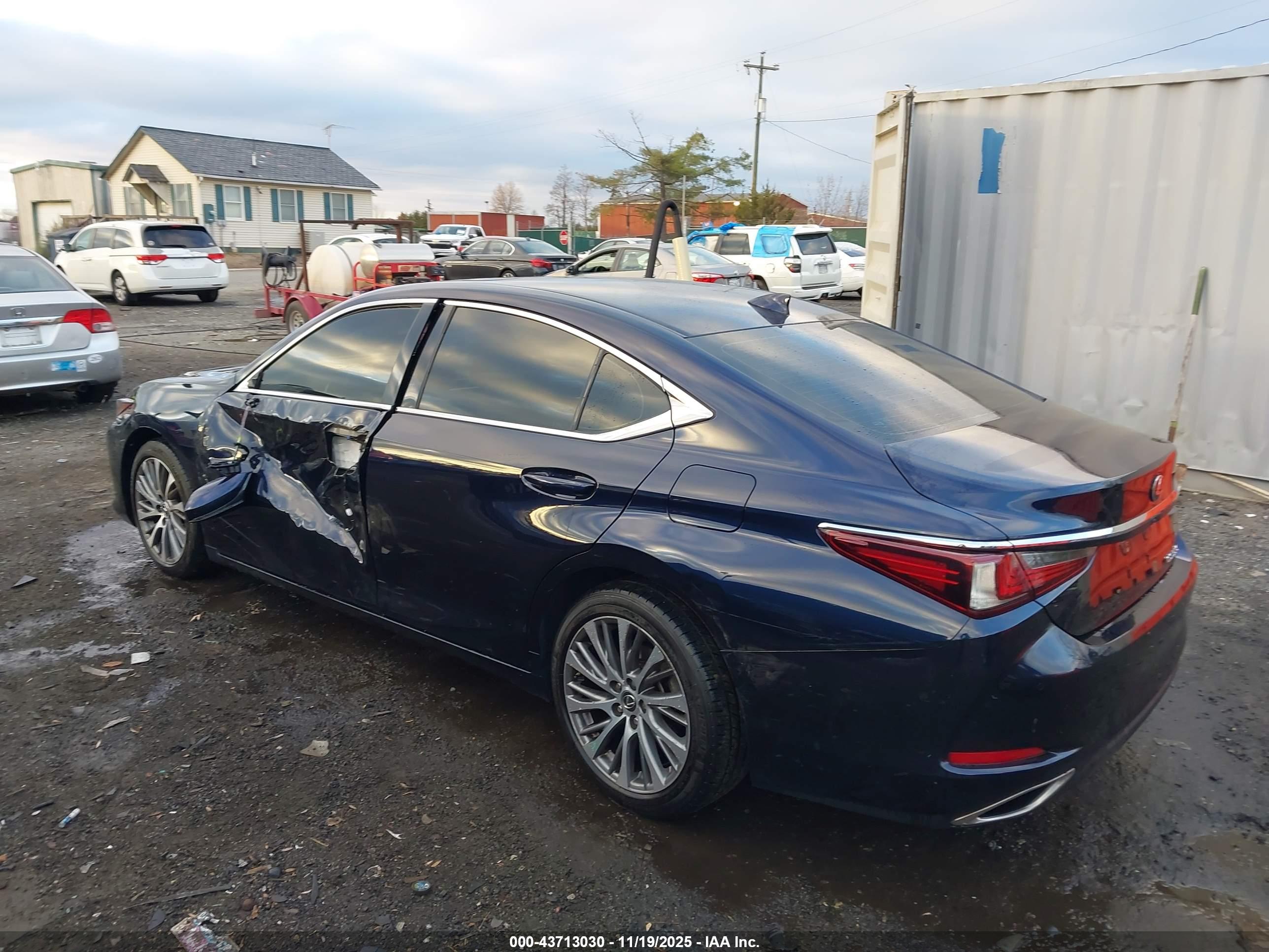 LEXUS ES image 3