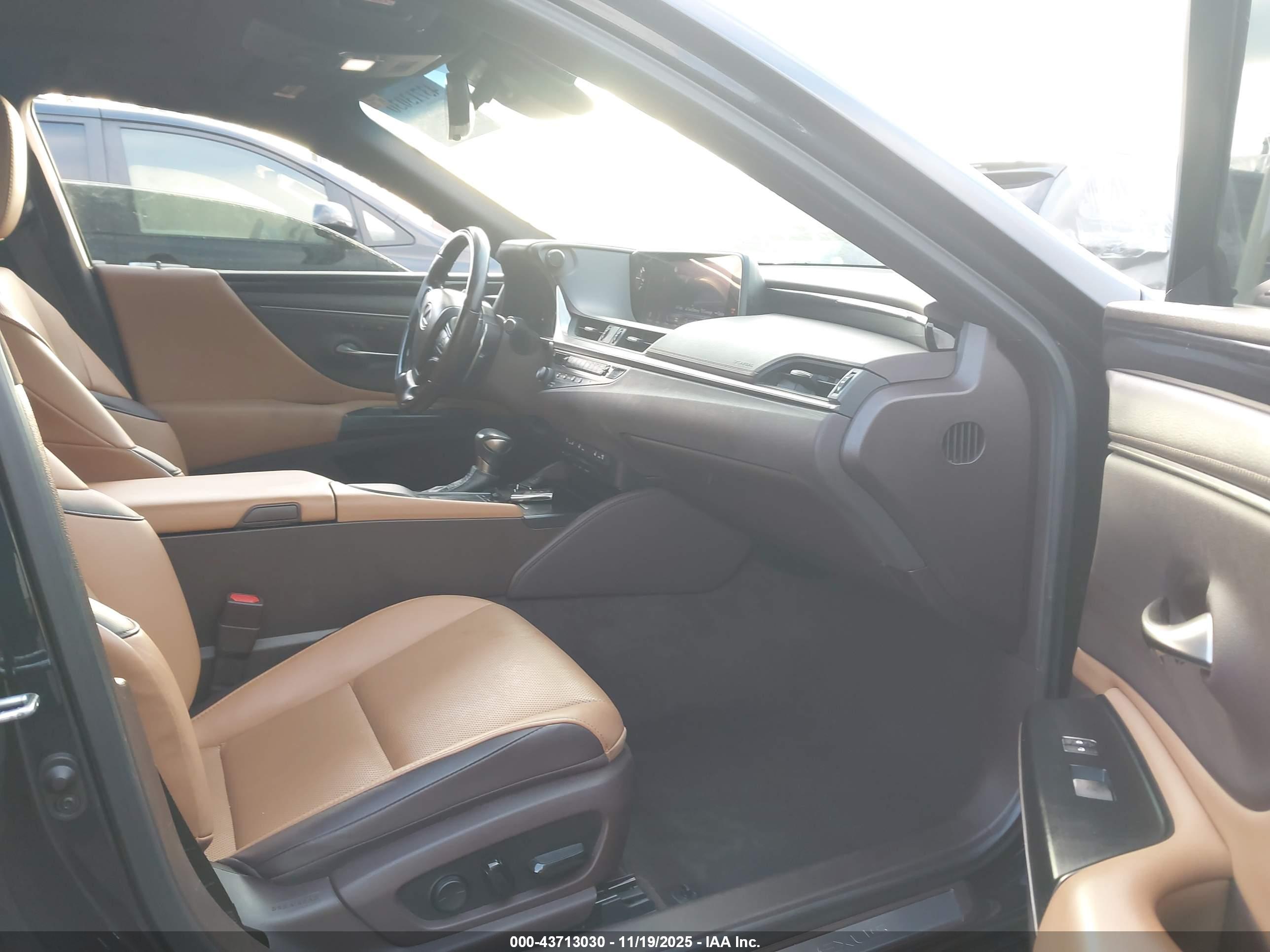 LEXUS ES image 5