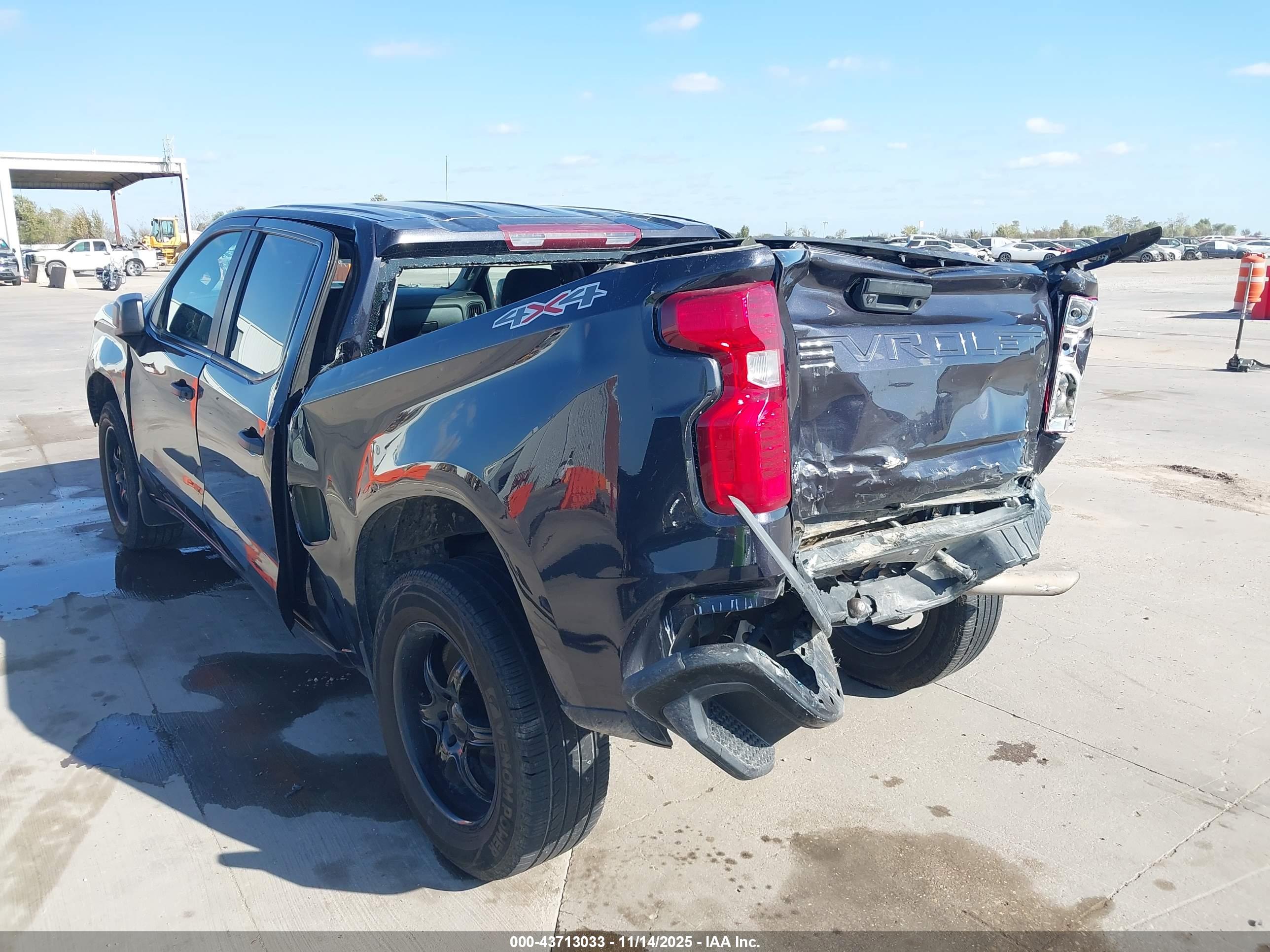 CHEVROLET SILVERADO image 3