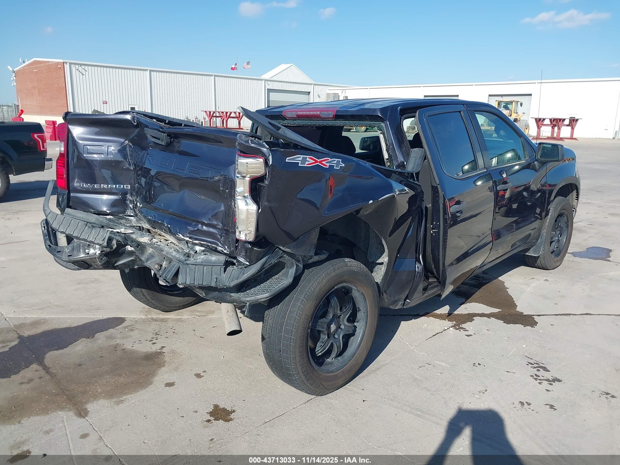 CHEVROLET SILVERADO image 4