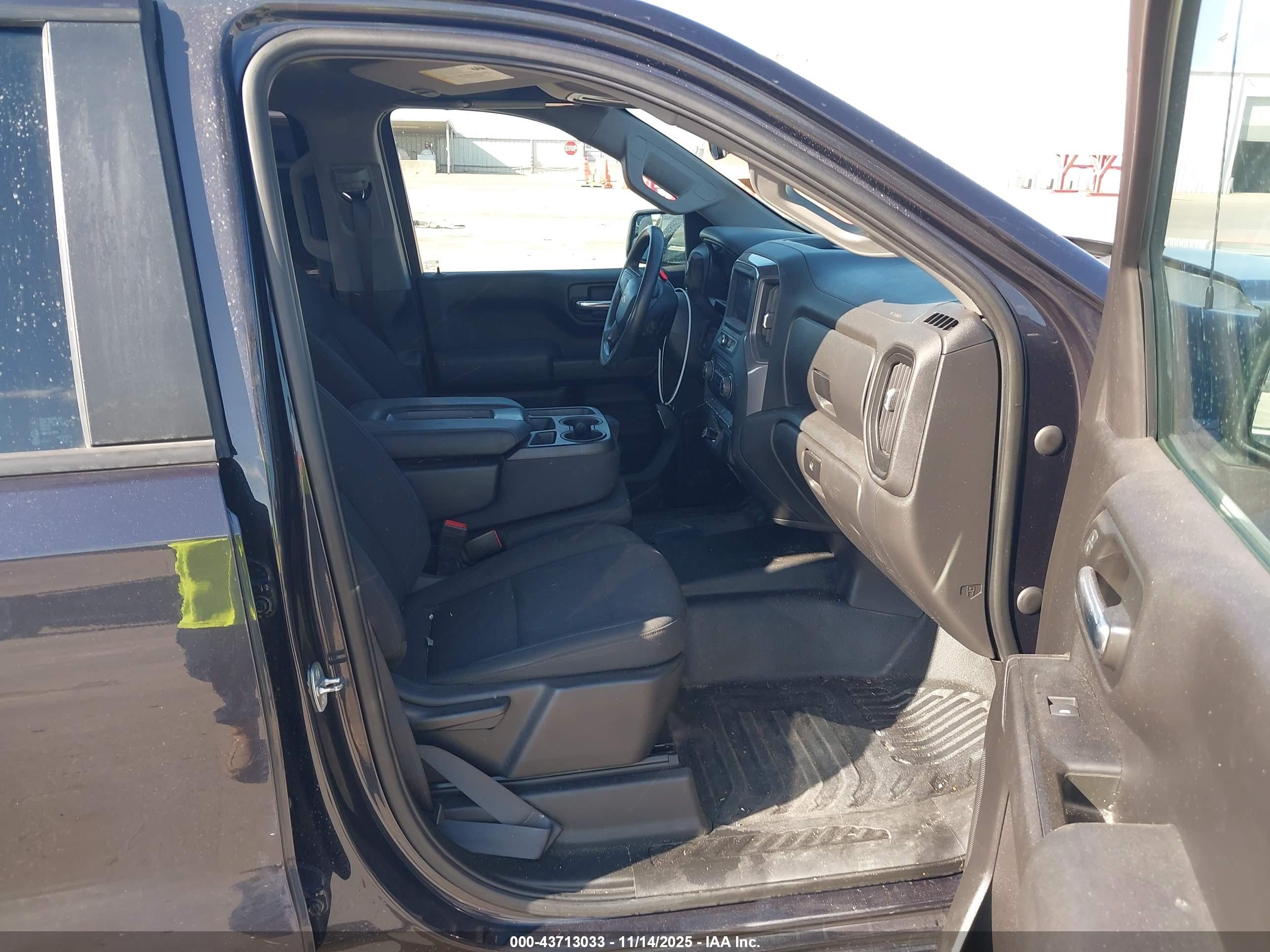 CHEVROLET SILVERADO image 5