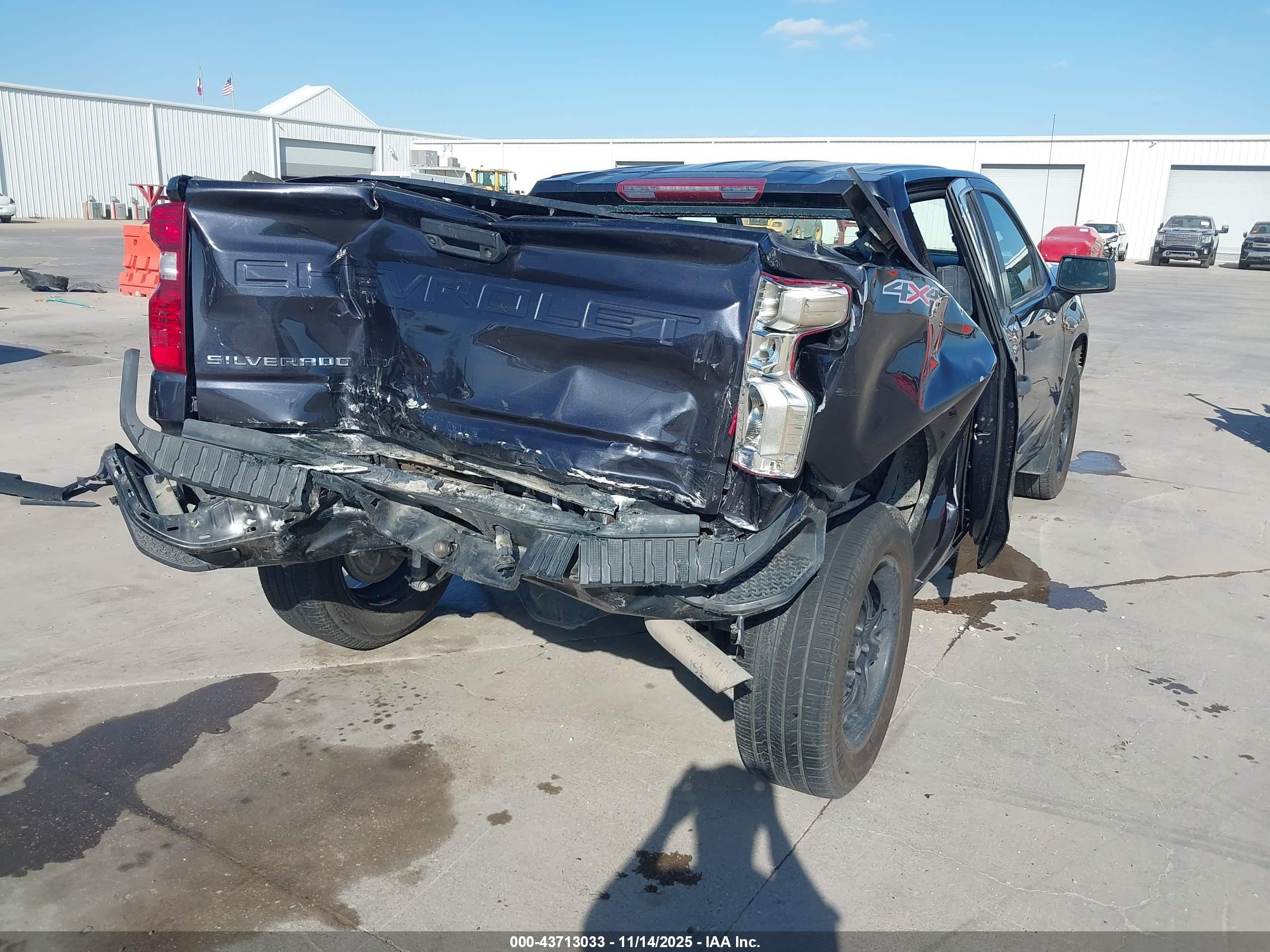 CHEVROLET SILVERADO image 6