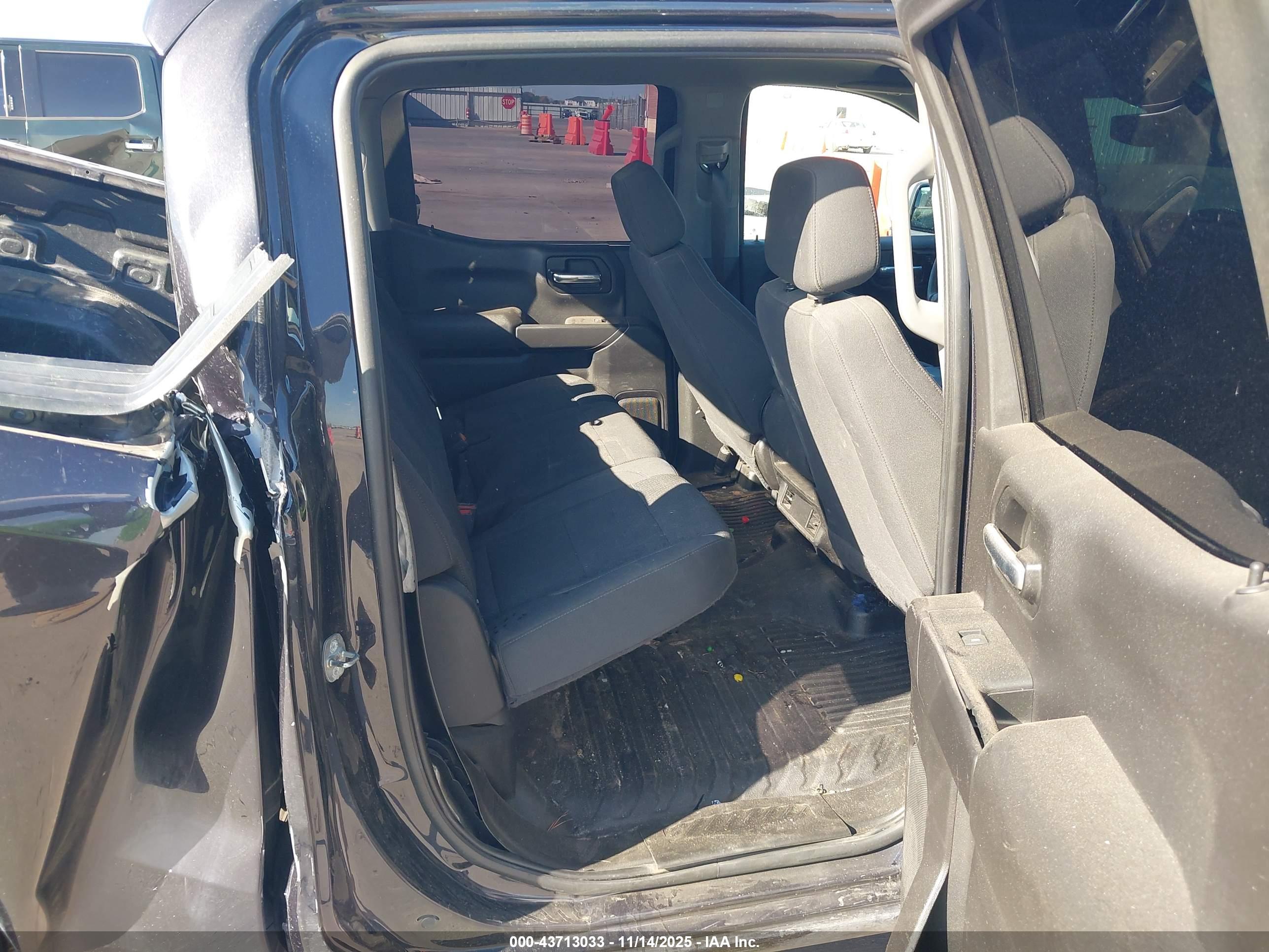 CHEVROLET SILVERADO image 8
