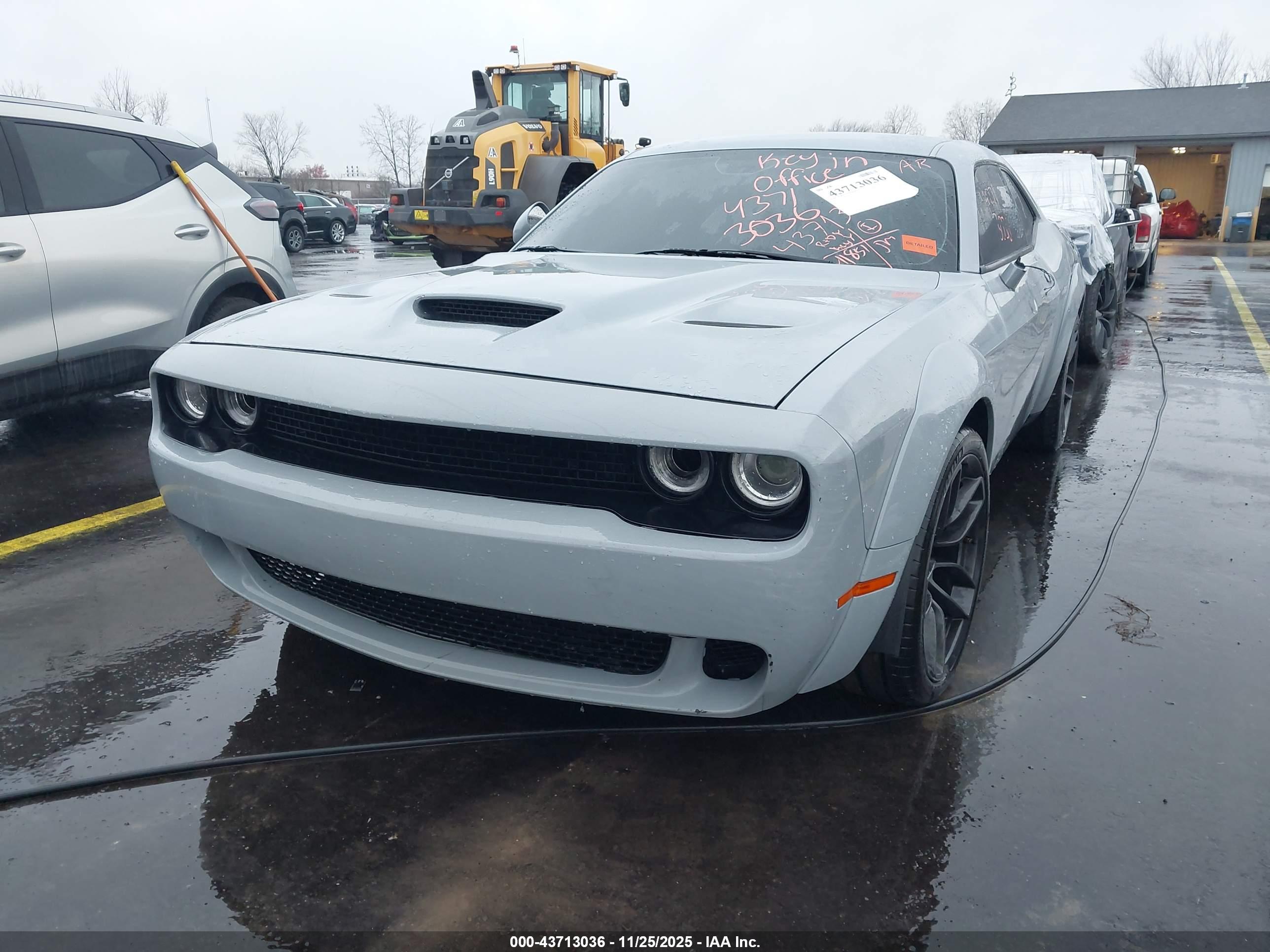 DODGE CHALLENGER image 2