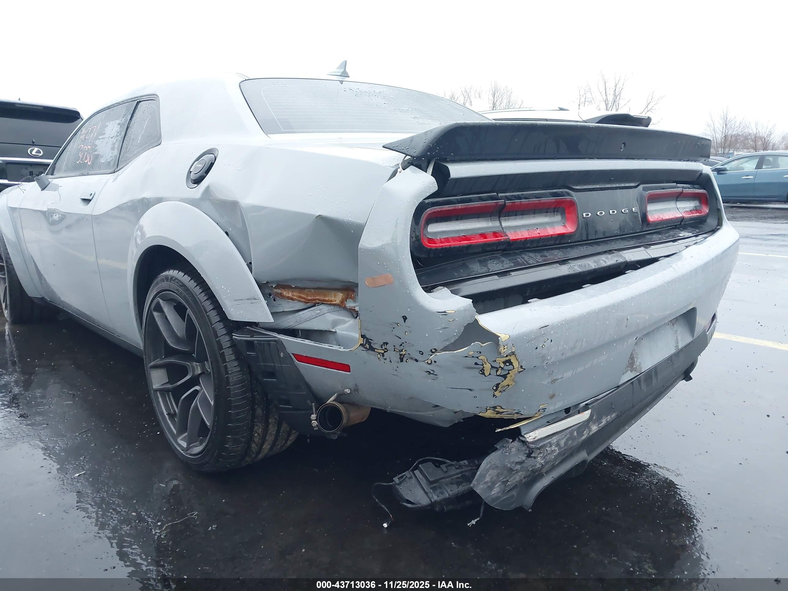 DODGE CHALLENGER image 6