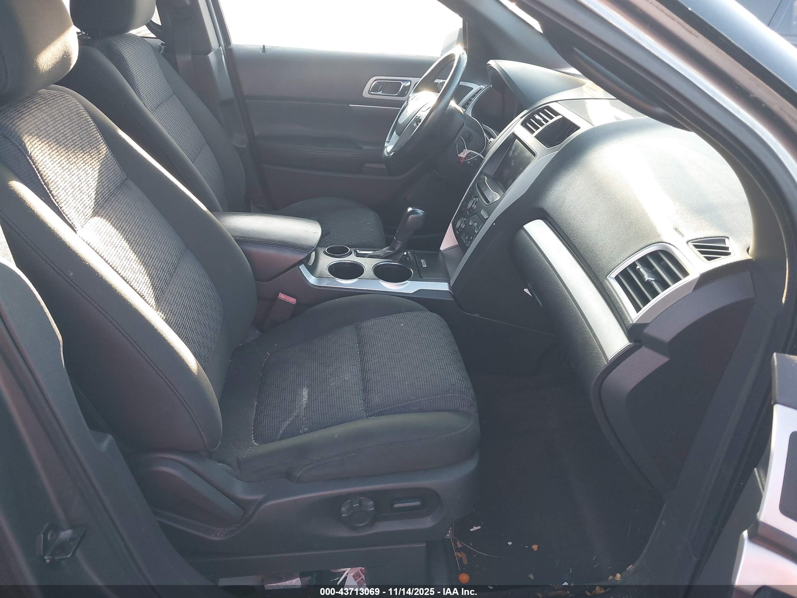 FORD EXPLORER image 5