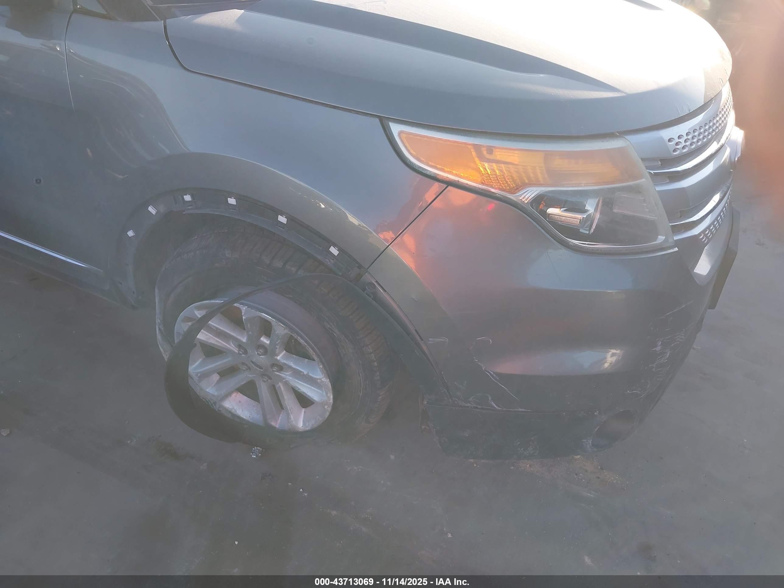 FORD EXPLORER image 6