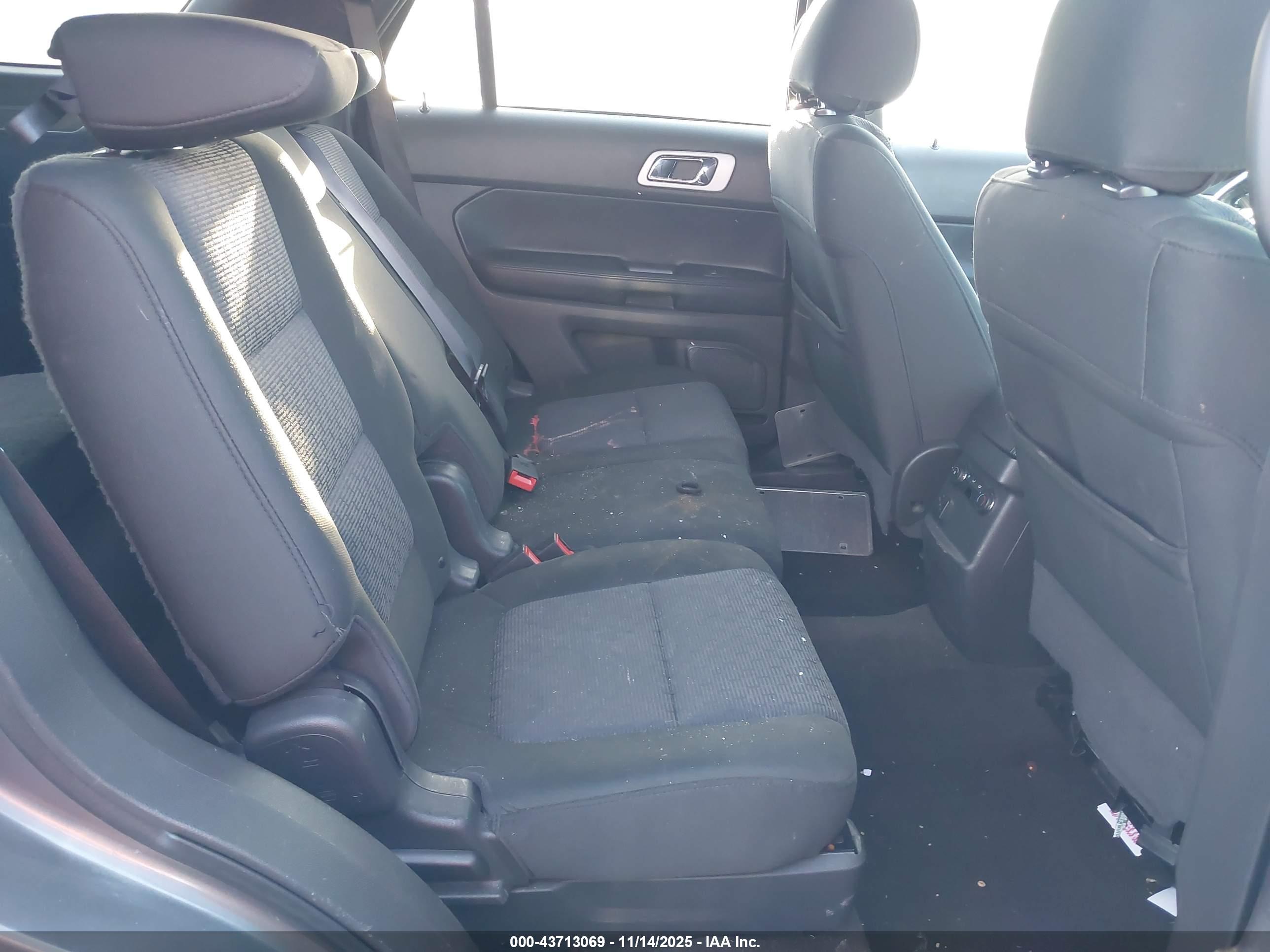 FORD EXPLORER image 8