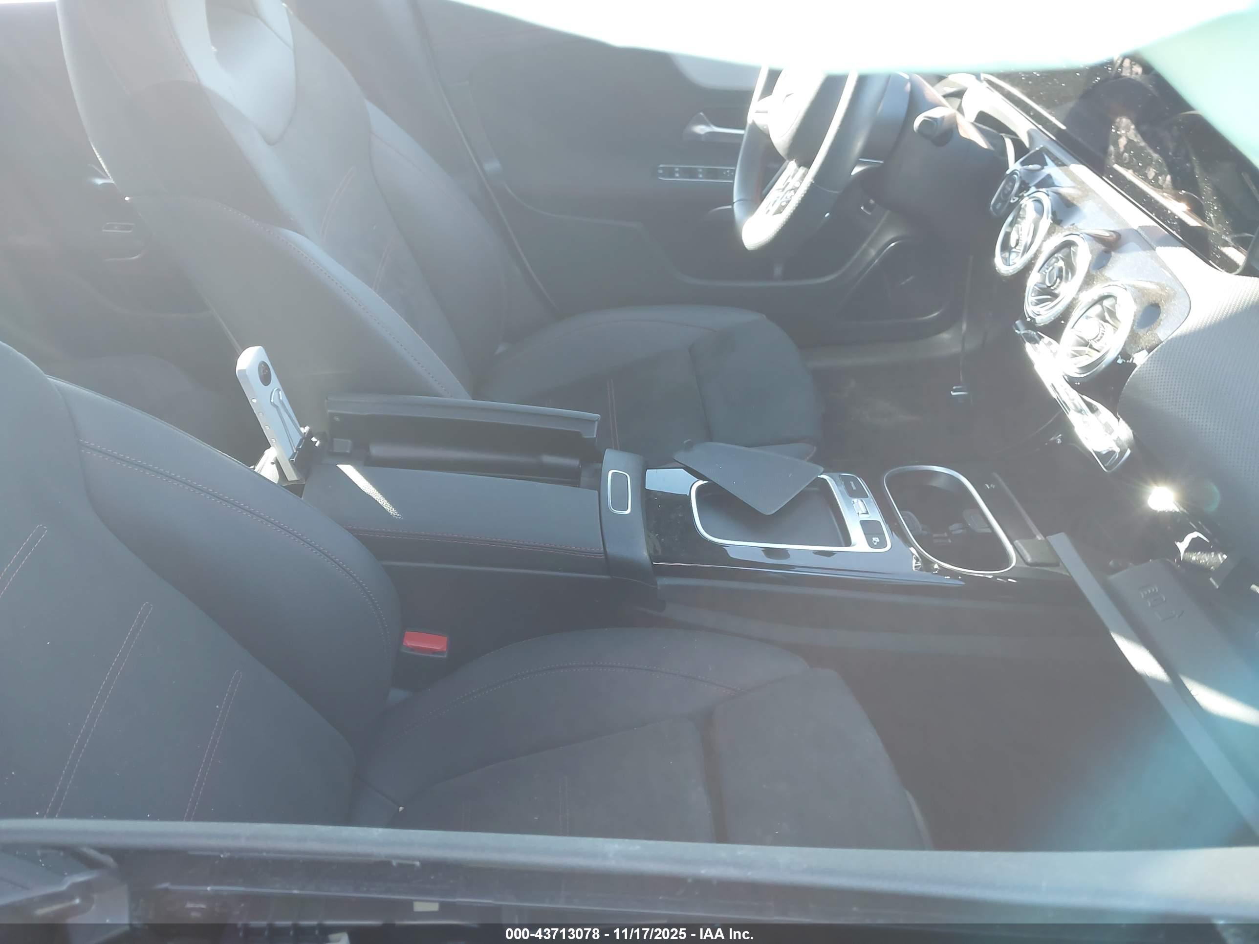 MERCEDES-BENZ CLA image 5