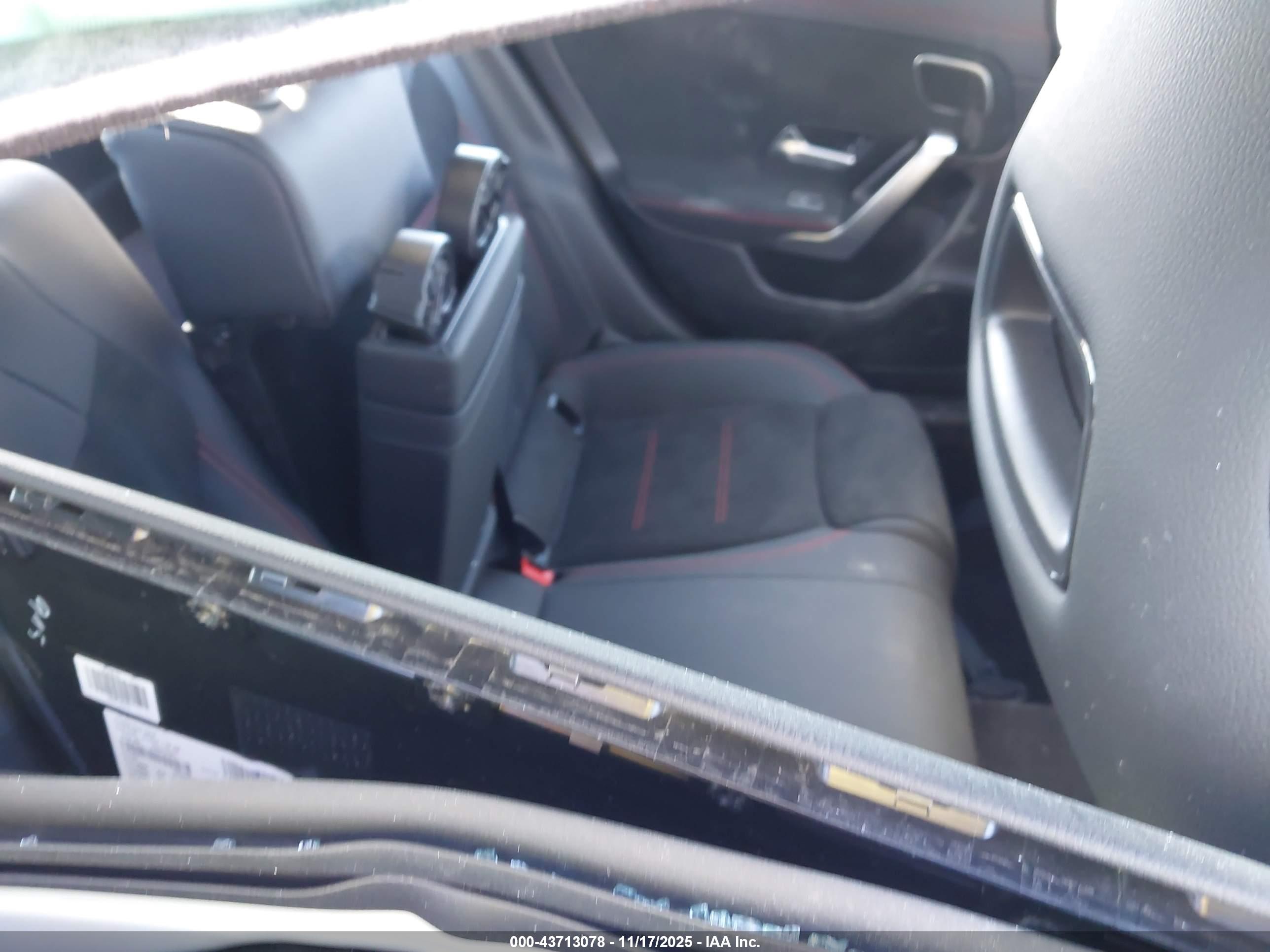 MERCEDES-BENZ CLA image 8