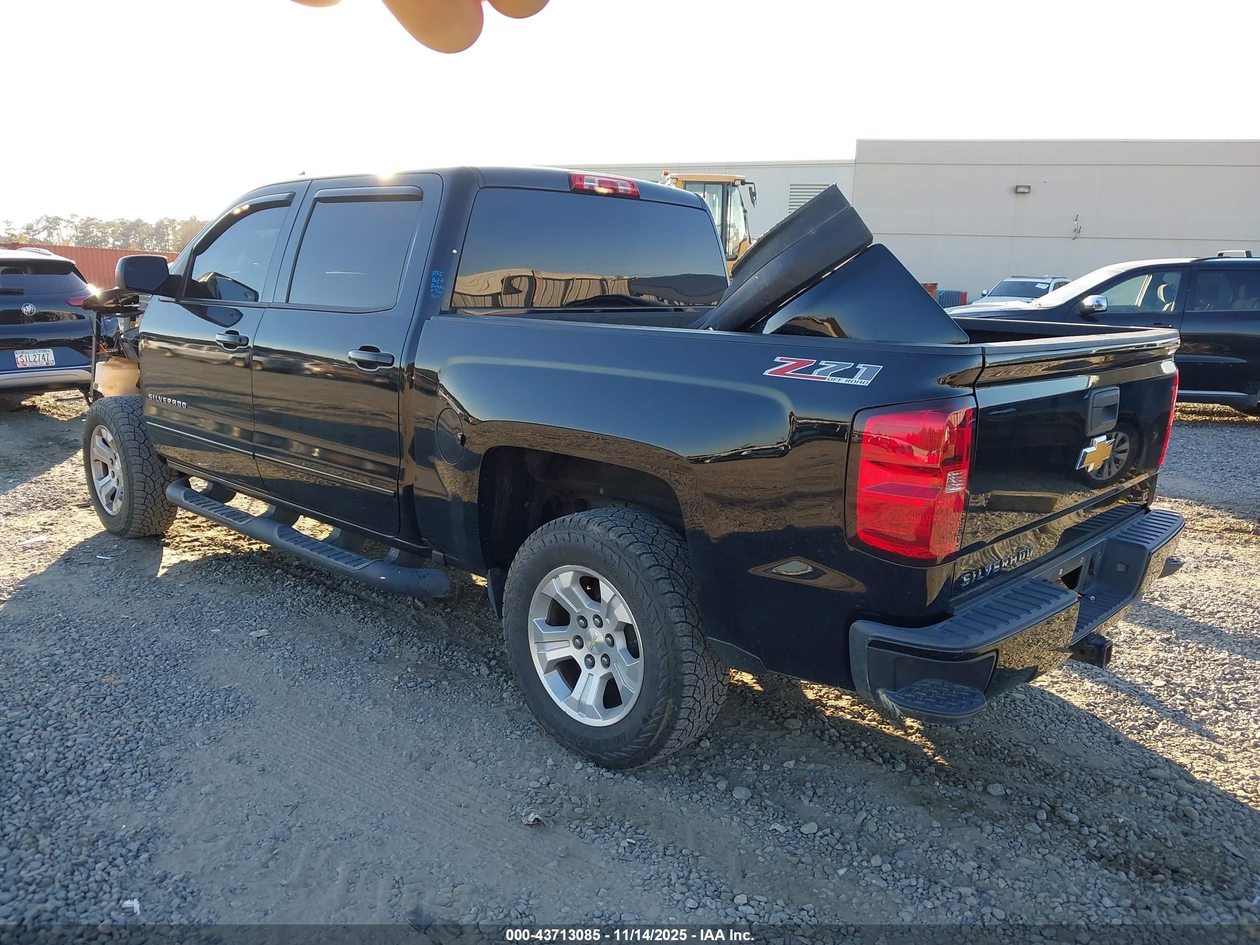 CHEVROLET SILVERADO image 3