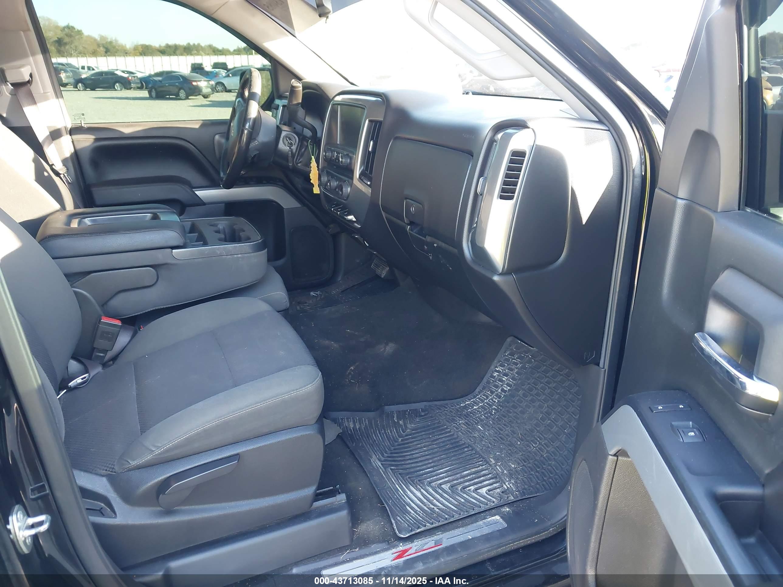 CHEVROLET SILVERADO image 5