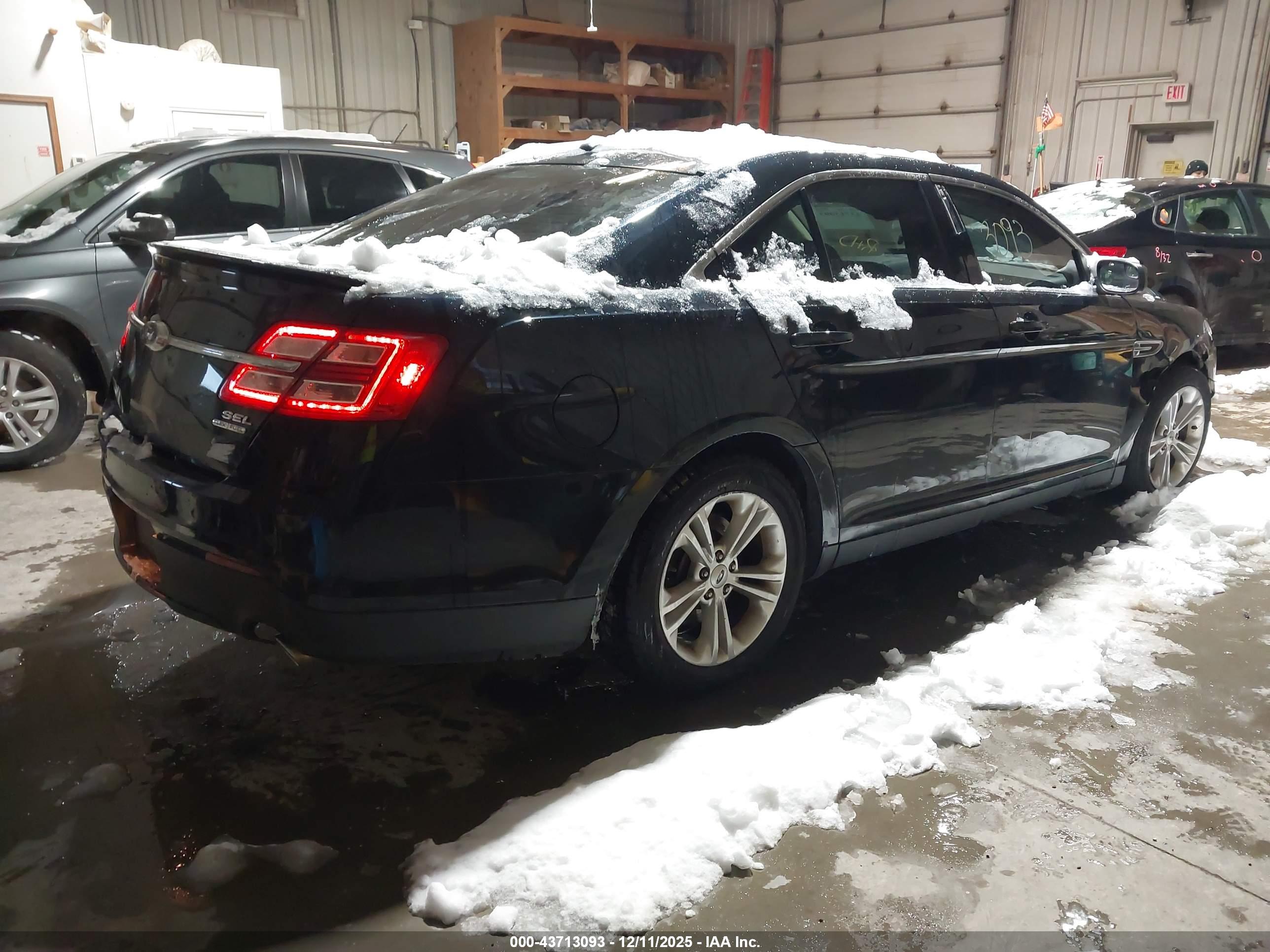 FORD TAURUS image 4