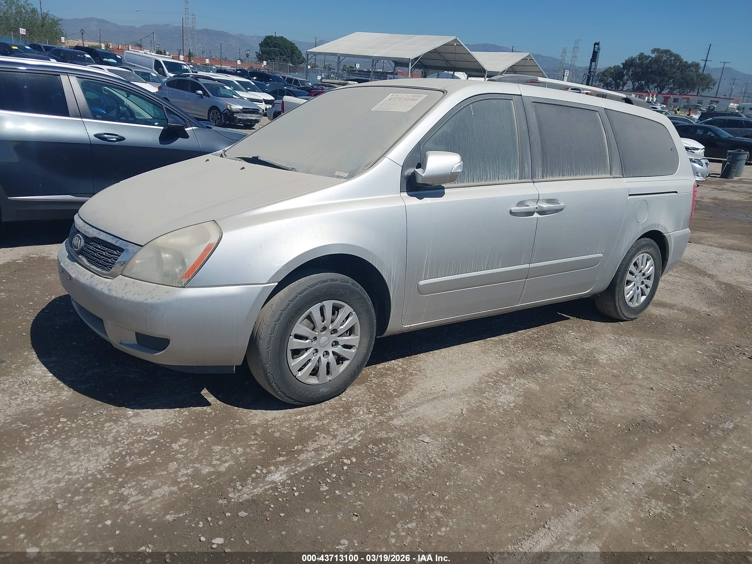 KIA SEDONA image 2