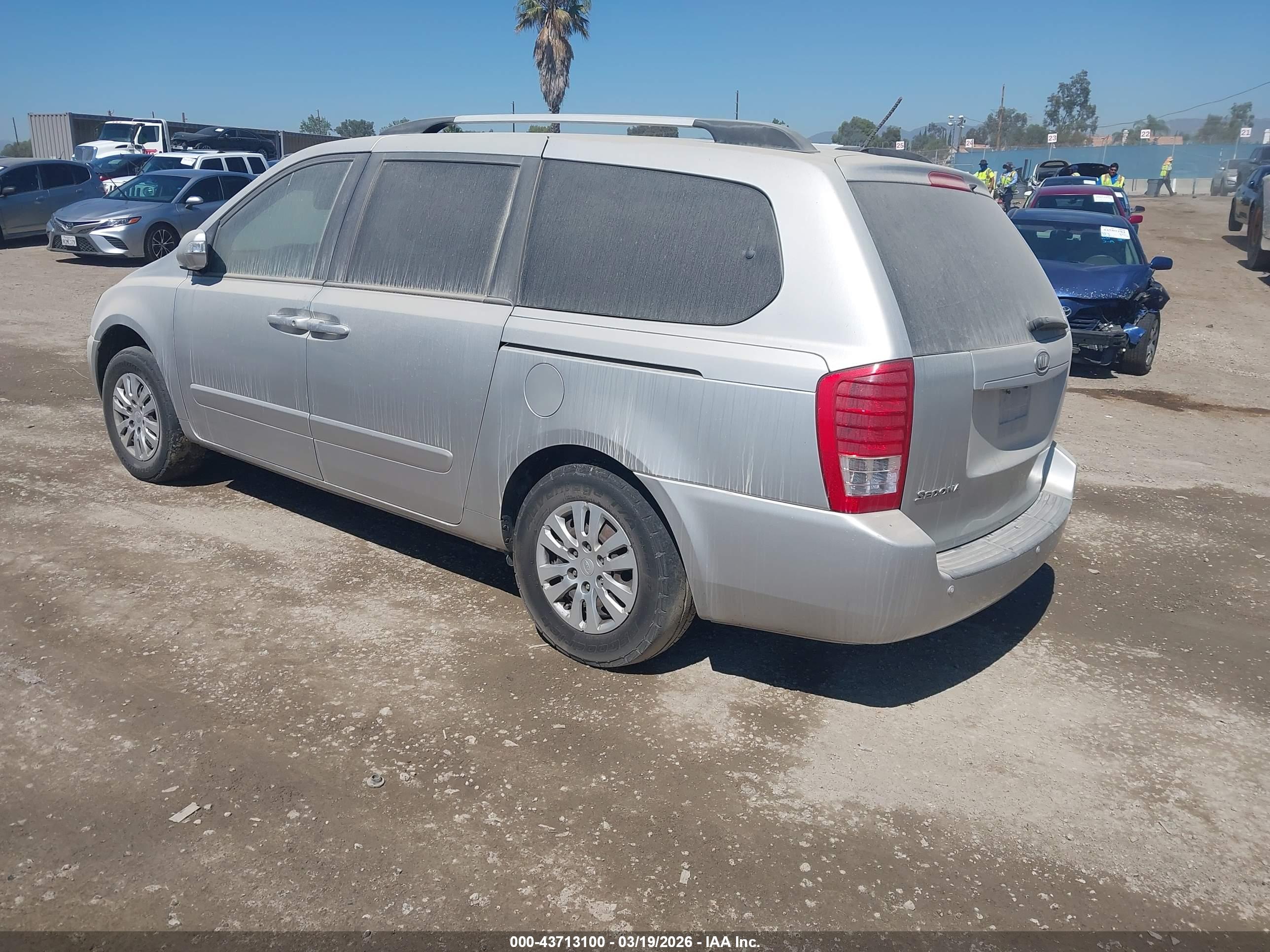 KIA SEDONA image 3