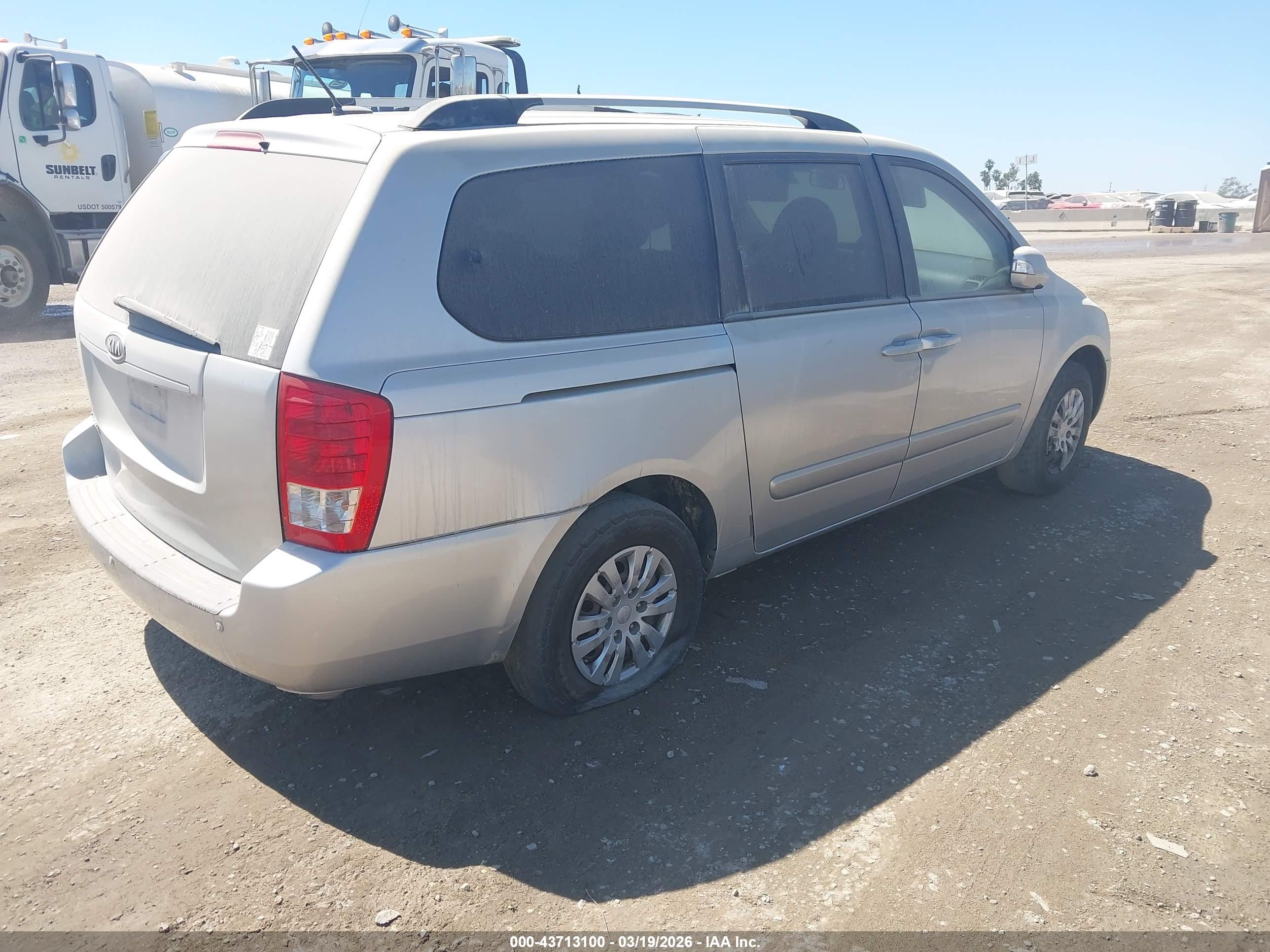 KIA SEDONA image 4