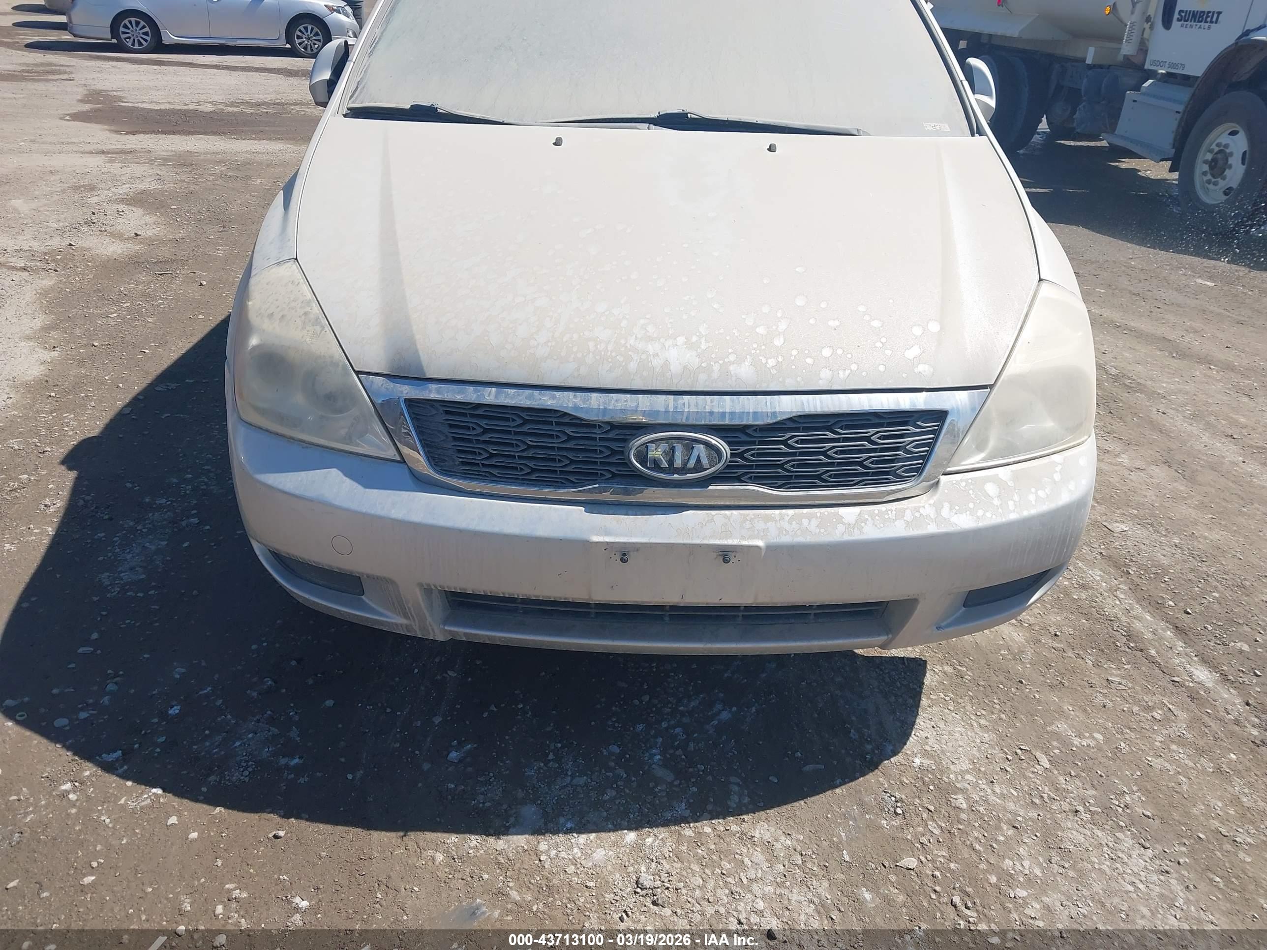 KIA SEDONA image 6