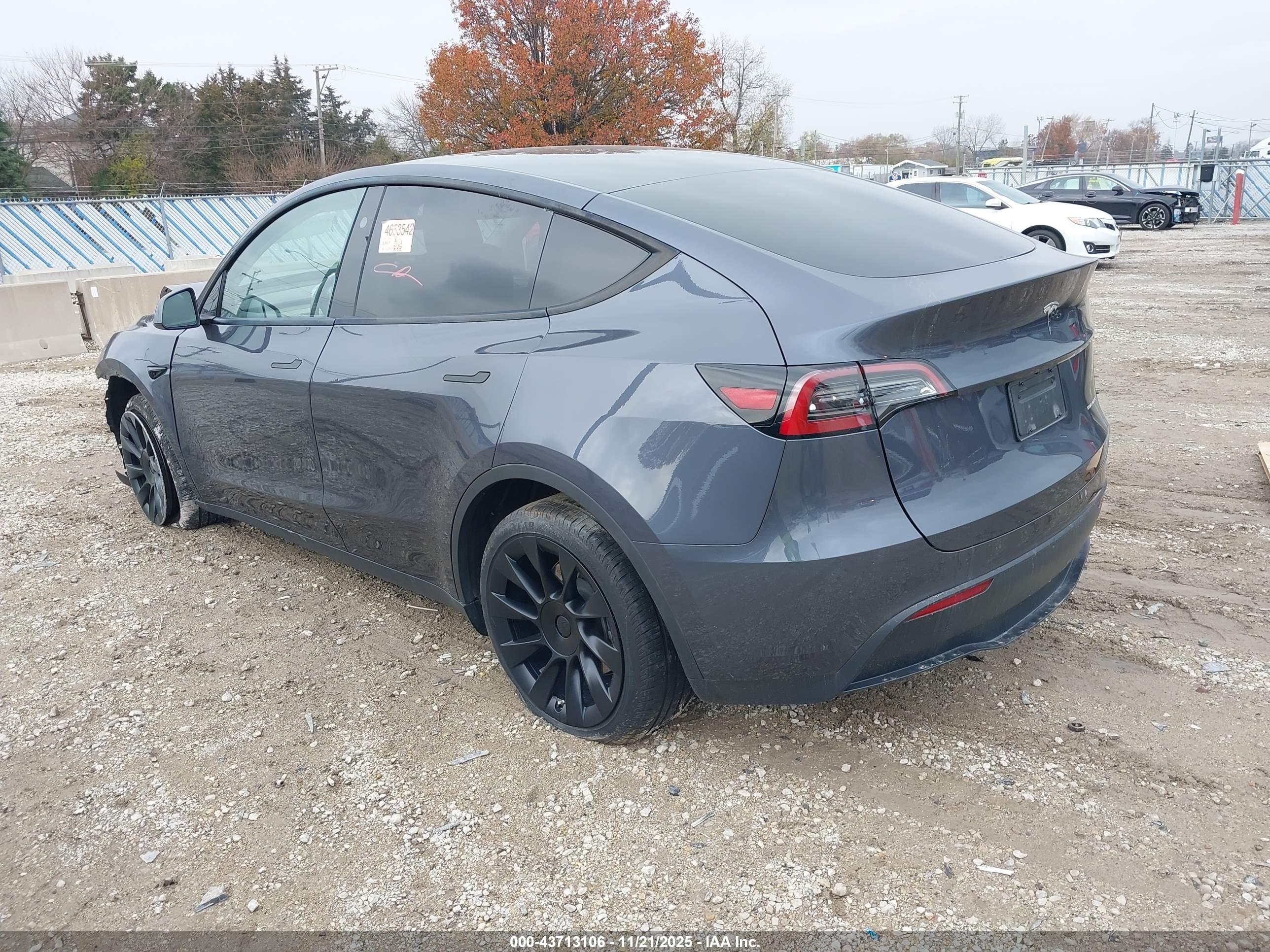 TESLA MODEL image 3