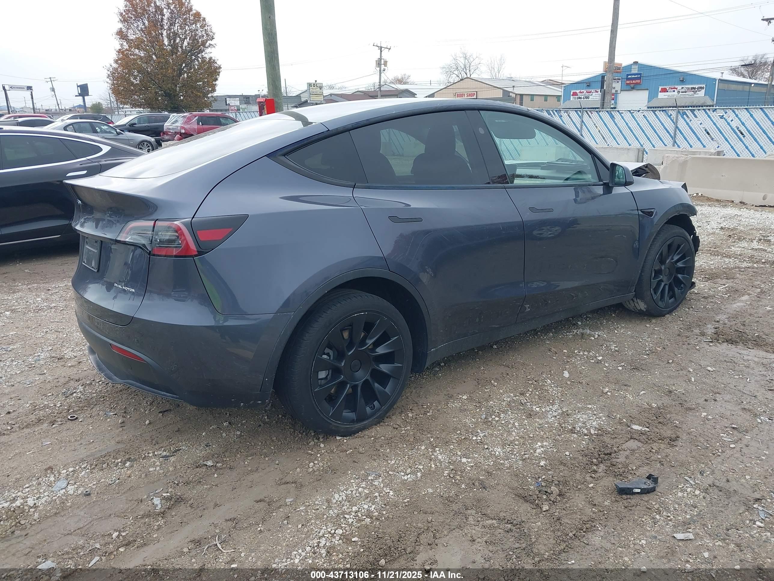 TESLA MODEL image 4