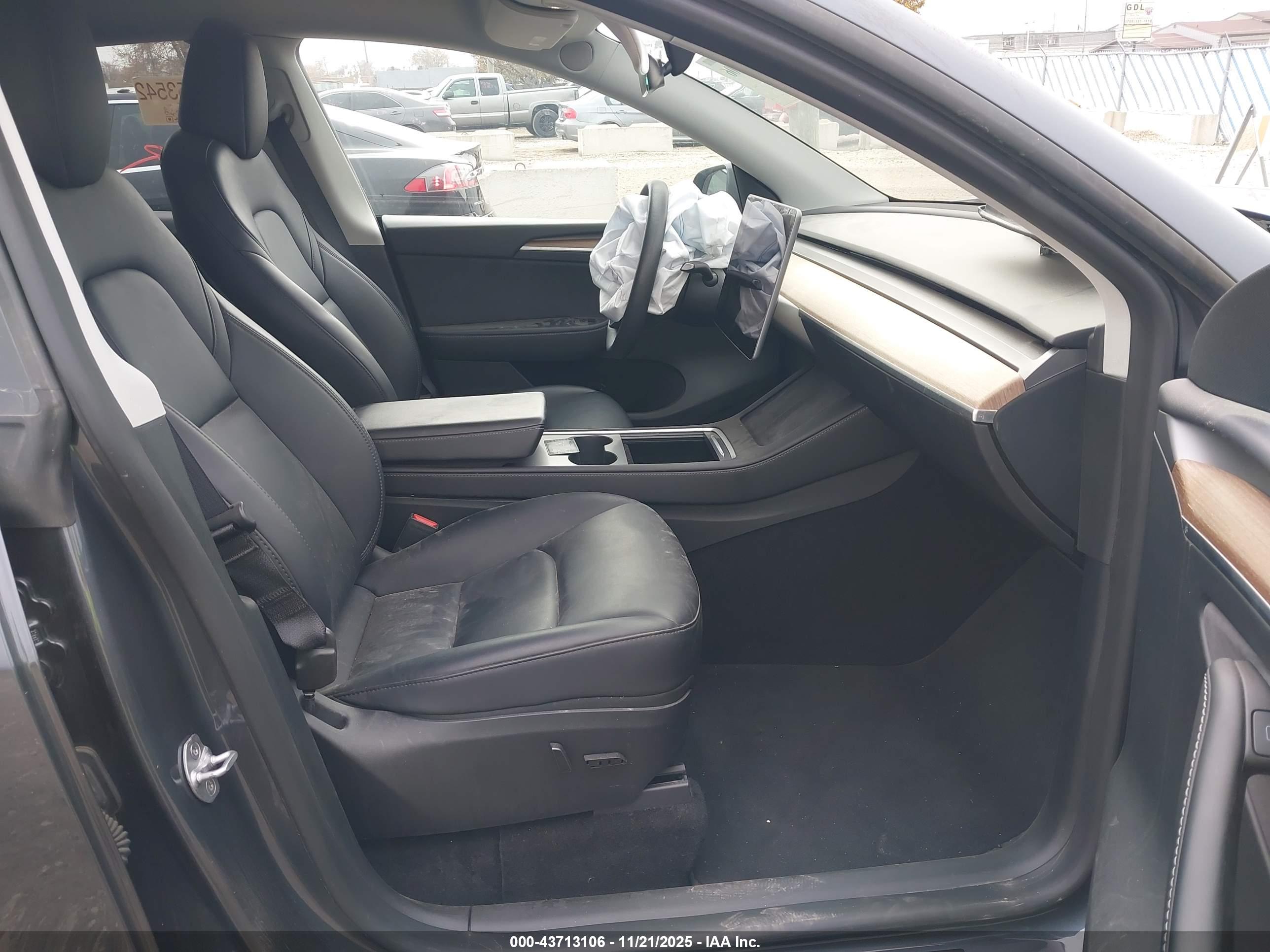 TESLA MODEL image 5